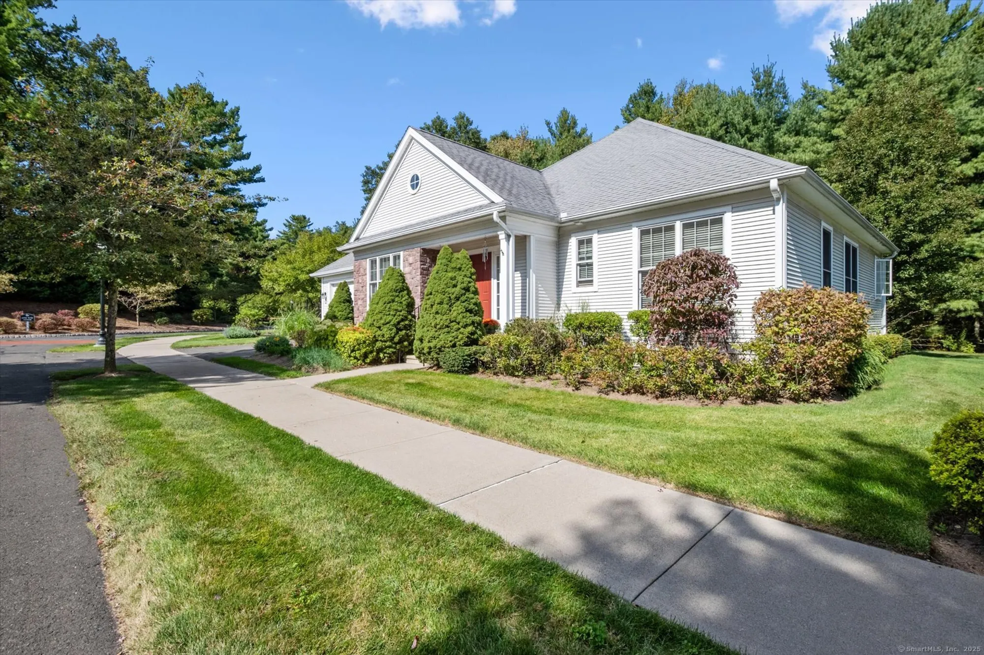 Property Slideshow image 7 of 8 | 1 ashton cir # 1, Simsbury, CT, 06070