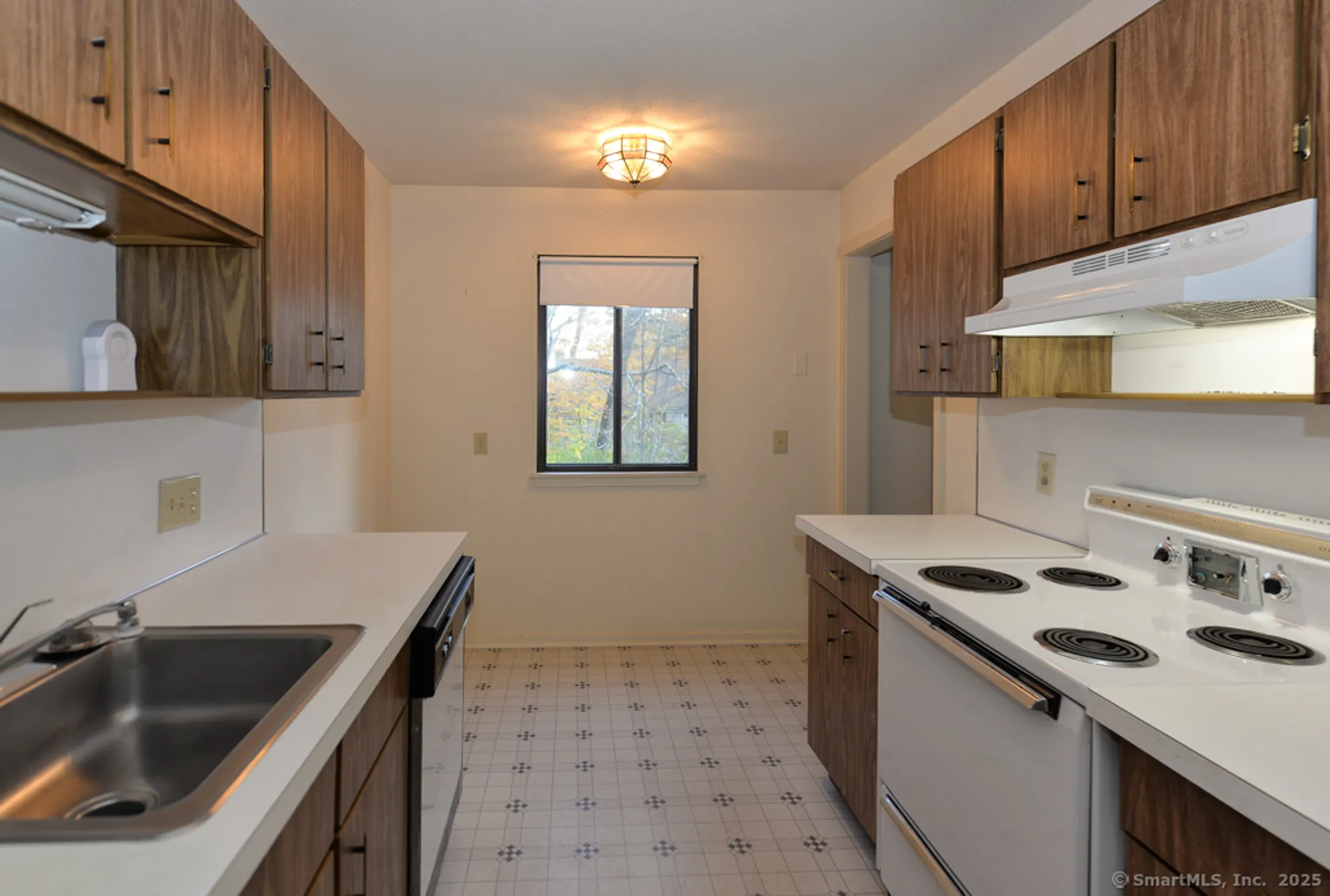 Property Slideshow image 6 of 15 | 103 heritage vlg d, Southbury, CT, 06488