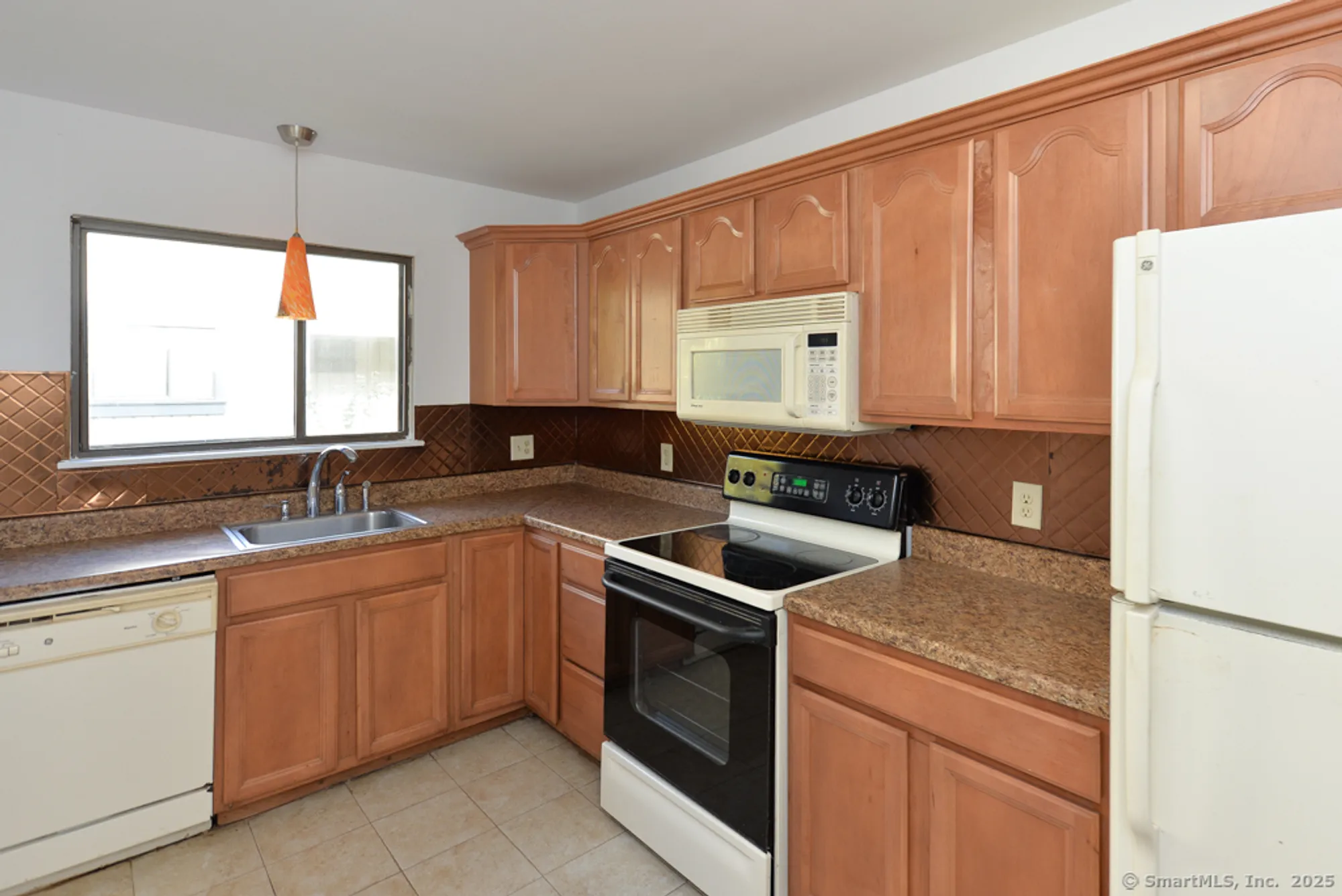 Property Slideshow image 10 of 17 | 44 heritage vlg f, Southbury, CT, 06488