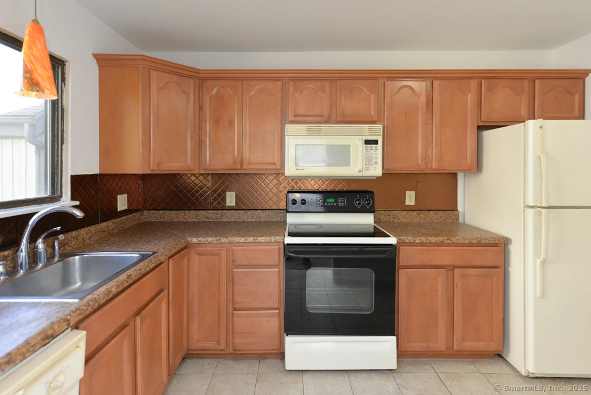 Property Slideshow image 9 of 17 | 44 heritage vlg f, Southbury, CT, 06488