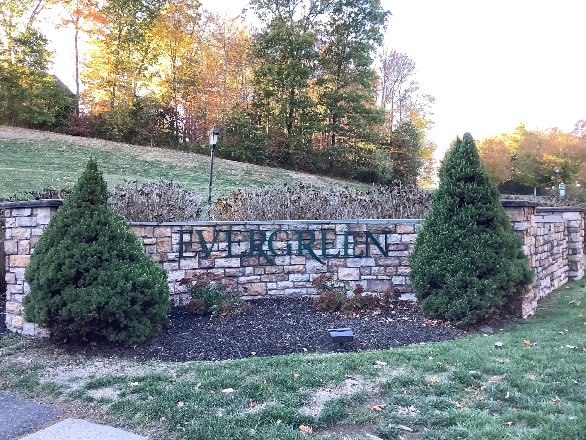 Property Slideshow image 2 of 7 | 34 woodsboro cir # 34, Cromwell, CT, 06416