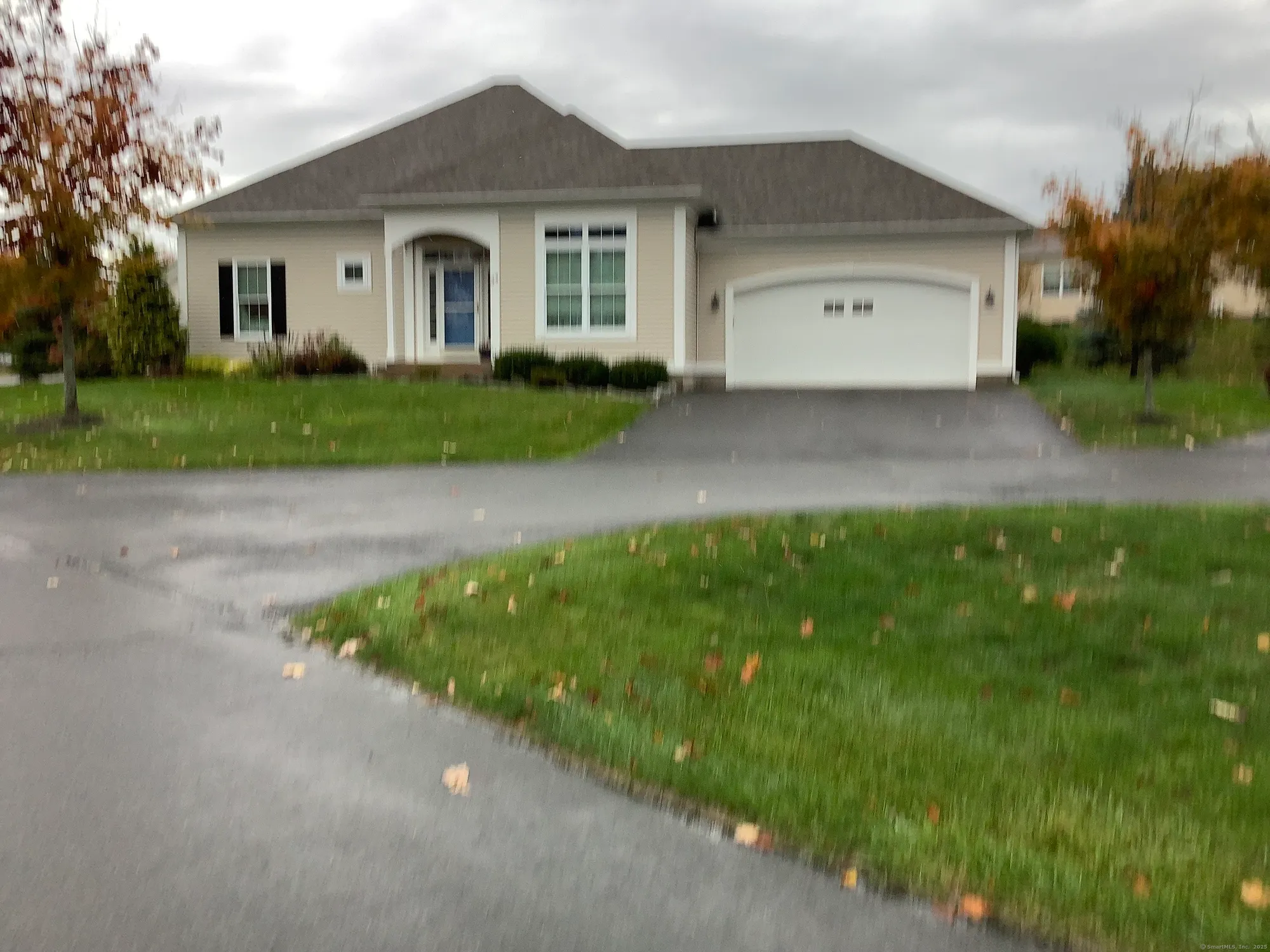 Property Slideshow image 4 of 7 | 34 woodsboro cir # 34, Cromwell, CT, 06416