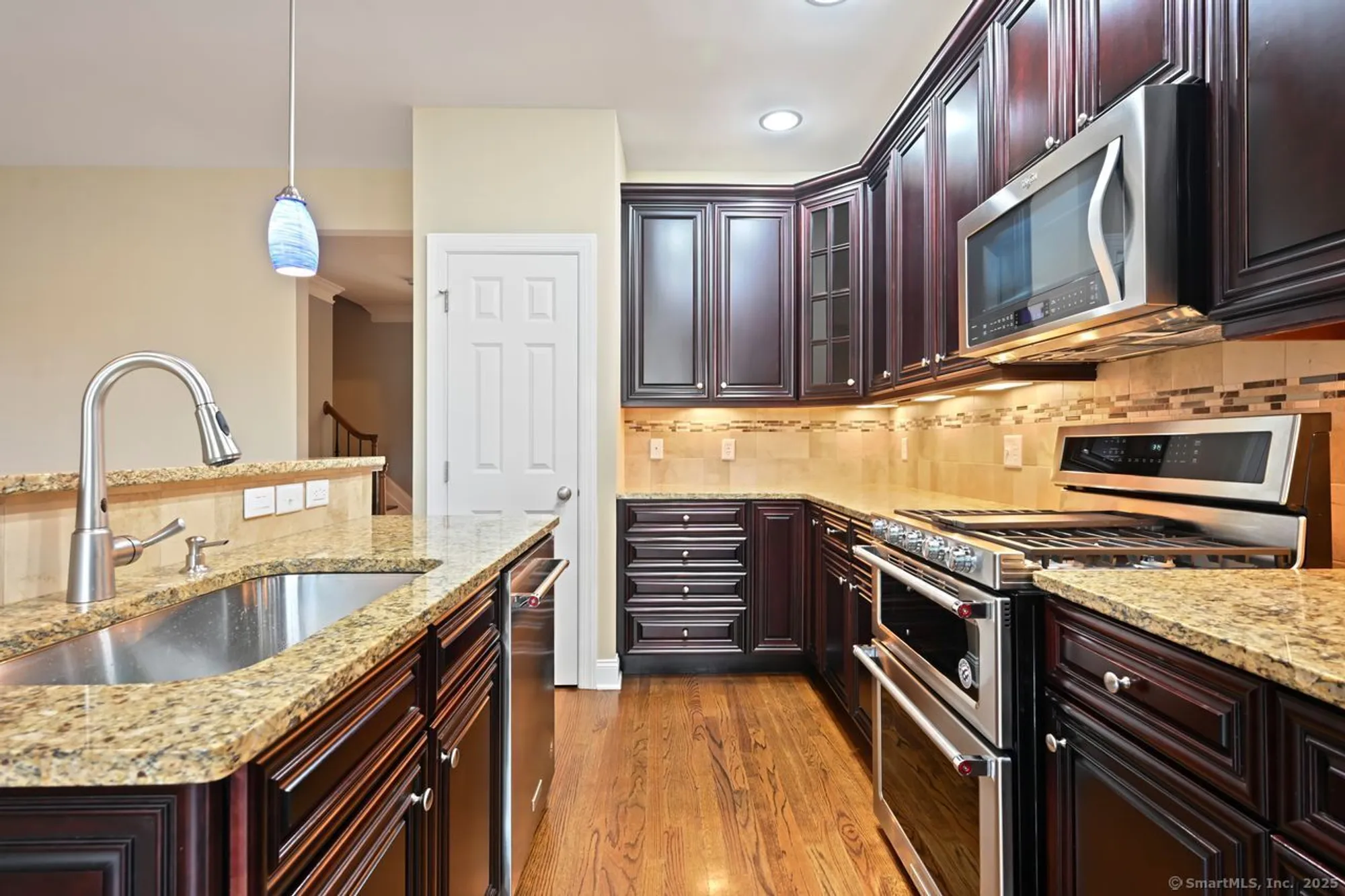 Property Slideshow image 8 of 40 | 47 warrington round # 47, Danbury, CT, 06810