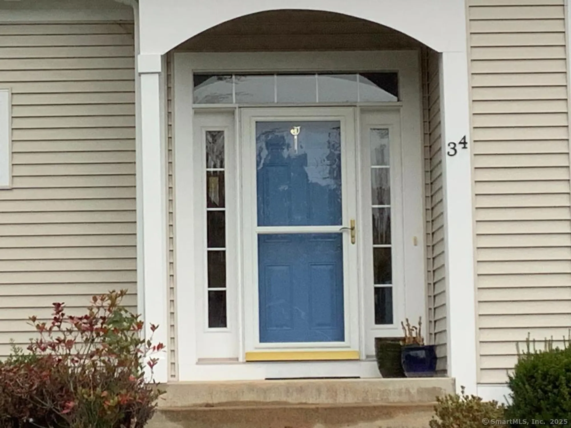 Property Slideshow image 5 of 7 | 34 woodsboro cir # 34, Cromwell, CT, 06416