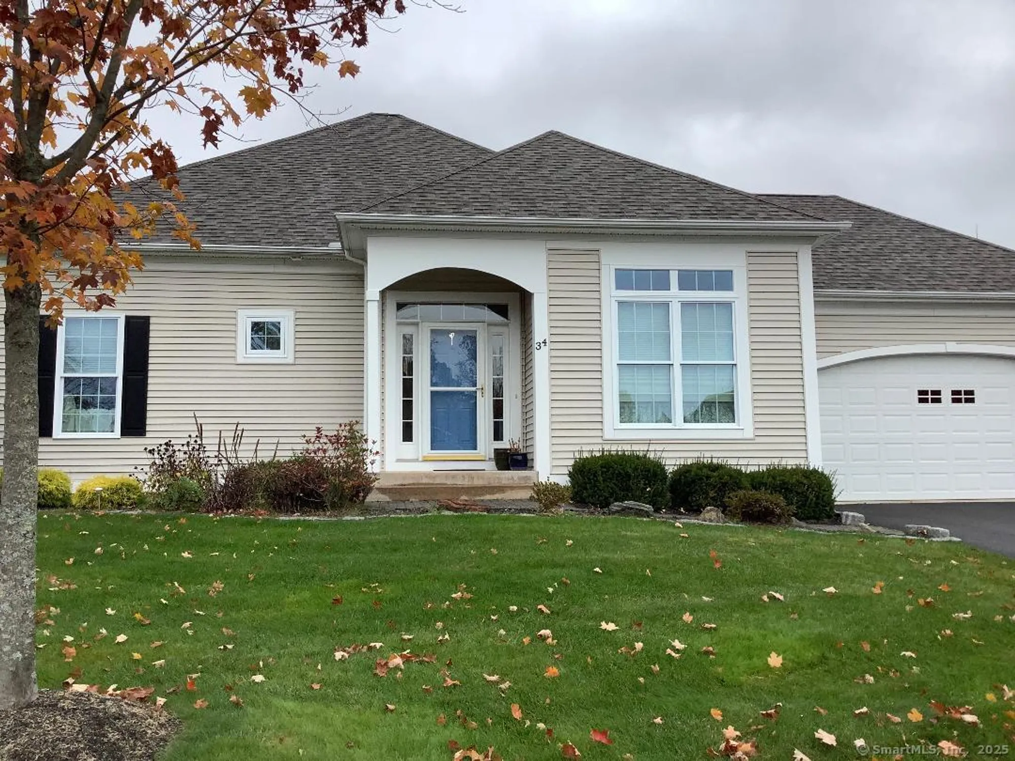 Property Slideshow image 1 of 7 | 34 woodsboro cir # 34, Cromwell, CT, 06416