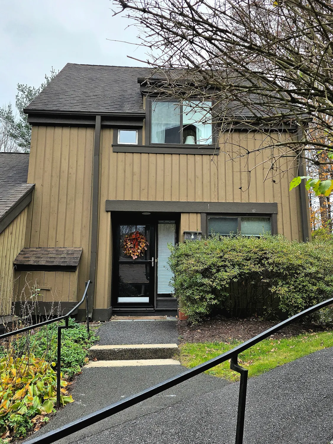 Property Slideshow image 2 of 40 | 60 heritage vlg b, Southbury, CT, 06488