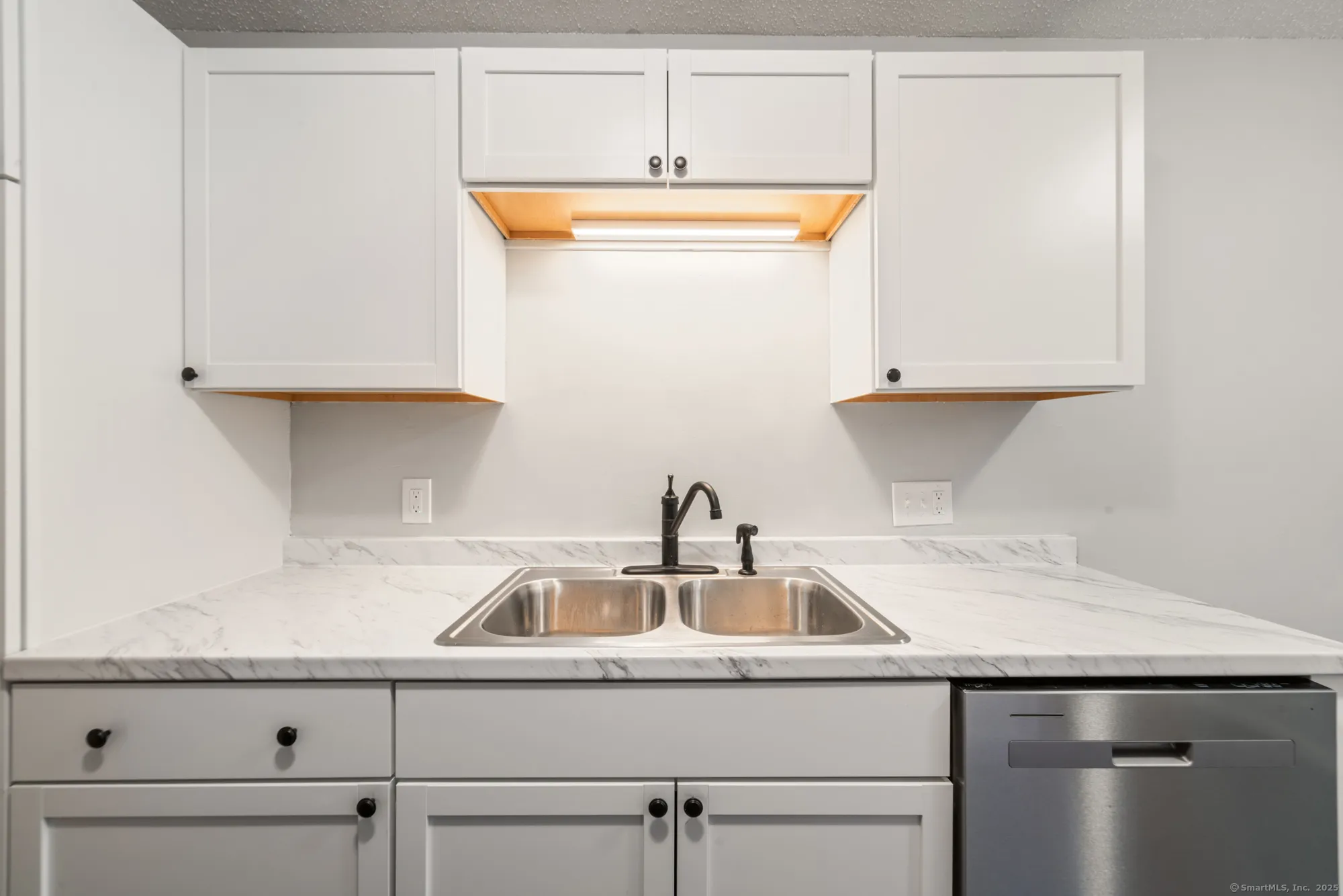 Property Slideshow image 8 of 28 | 73 heritage vlg d, Southbury, CT, 06488