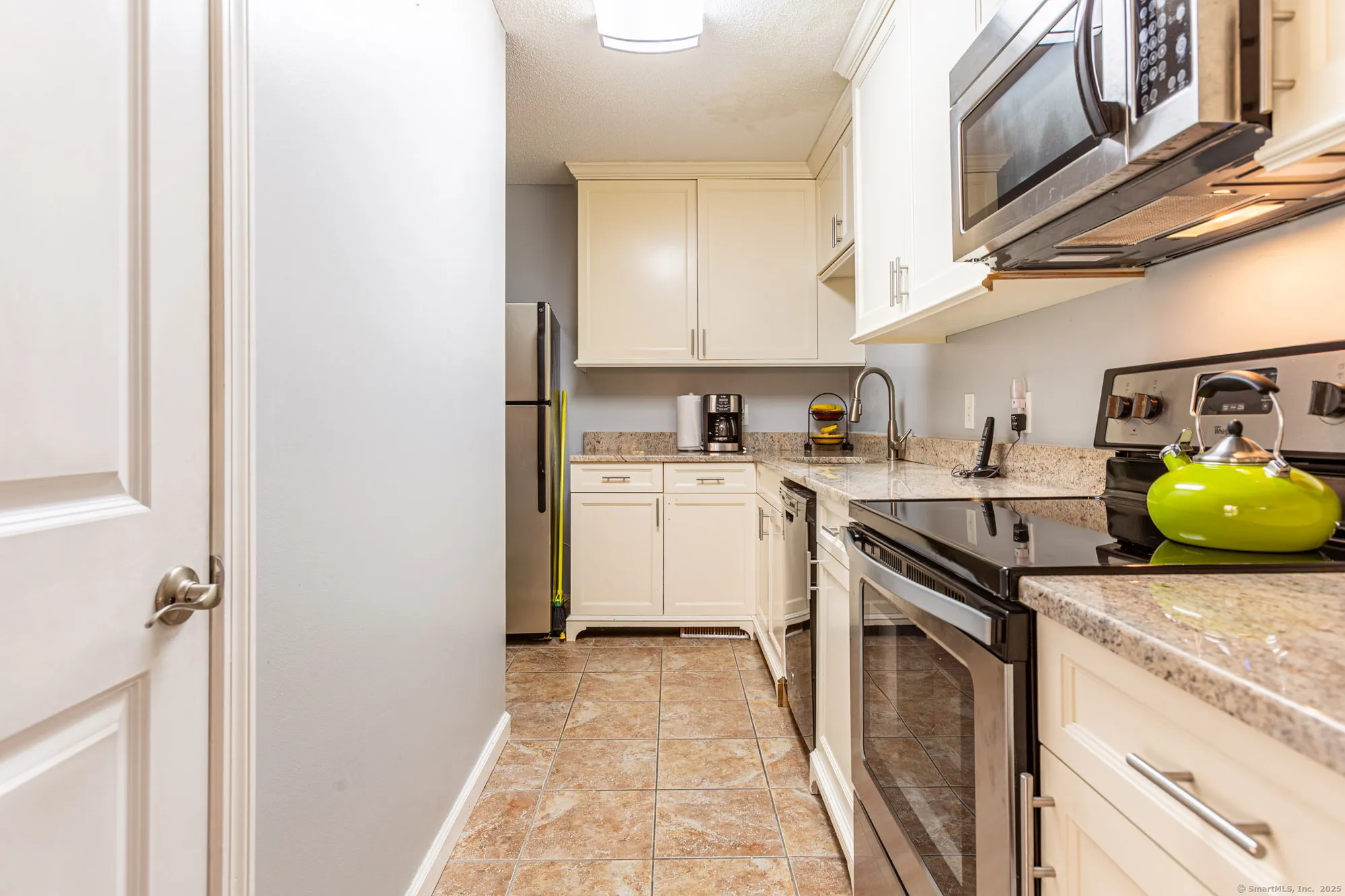 Property Slideshow image 7 of 36 | 76 silo way # 76, Bloomfield, CT, 06002