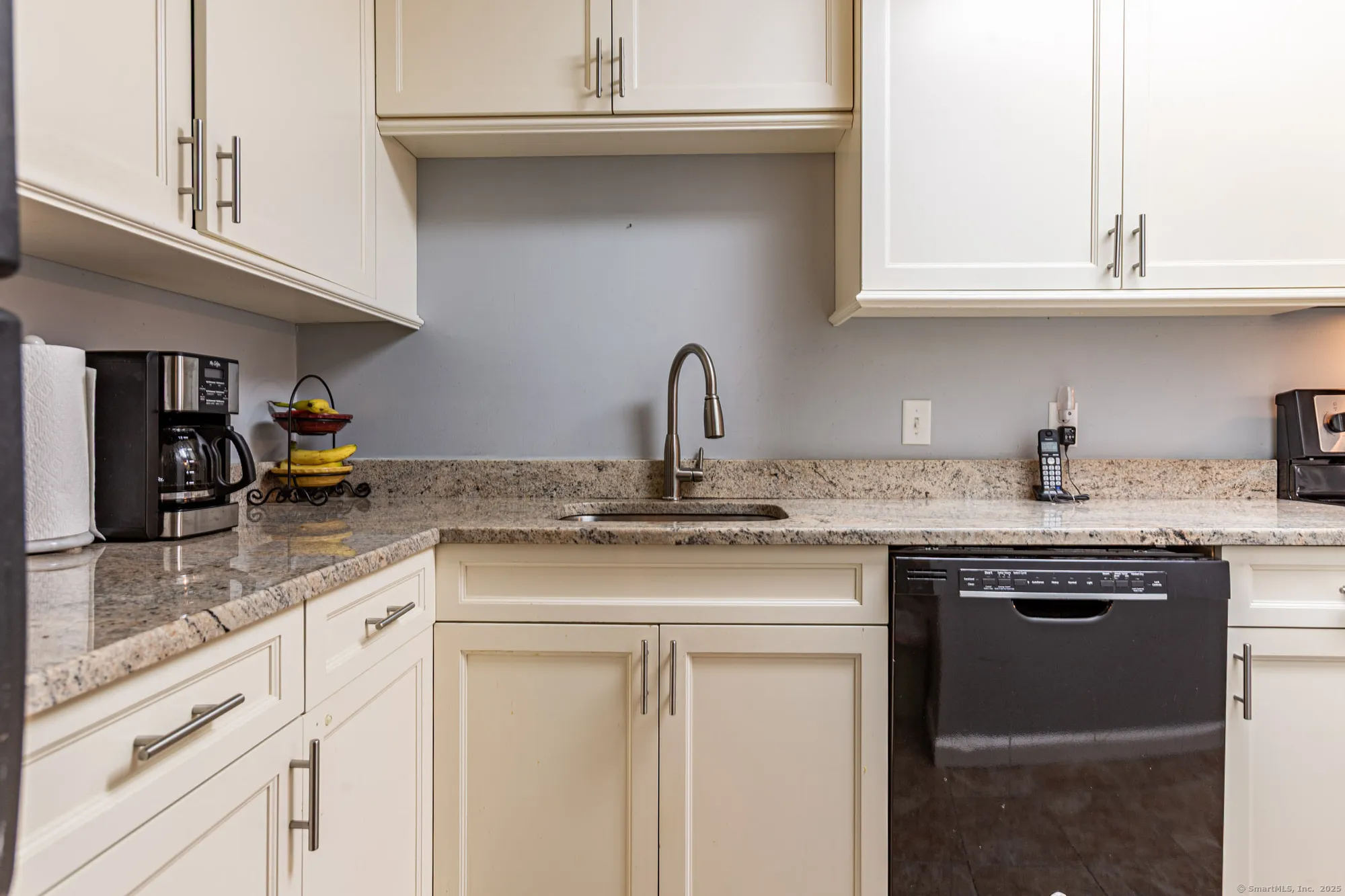 Property Slideshow image 8 of 36 | 76 silo way # 76, Bloomfield, CT, 06002