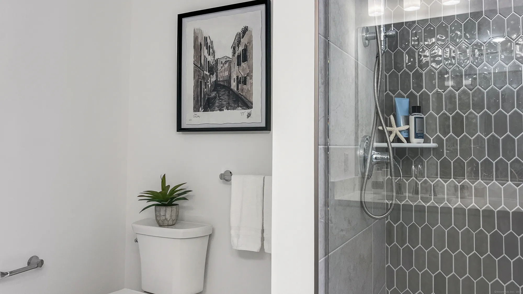 Property Slideshow image 10 of 17 | 21 heritage ln # 60, Woodbridge, CT, 06525