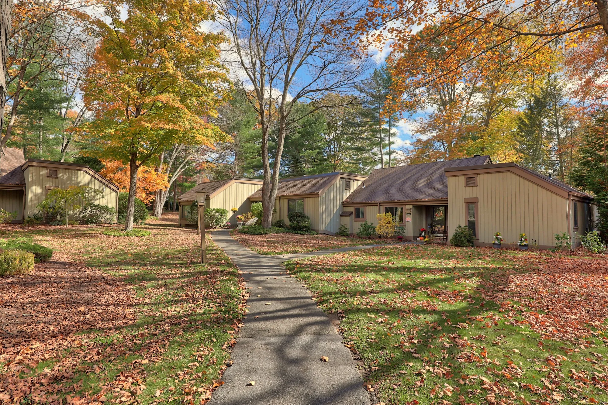 Property Slideshow image 1 of 35 | 1008 heritage vlg b, Southbury, CT, 06488