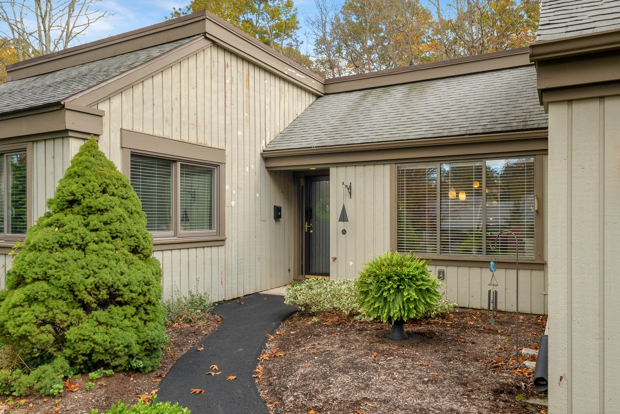 Property Slideshow image 2 of 25 | 7 heritage crst b, Southbury, CT, 06488