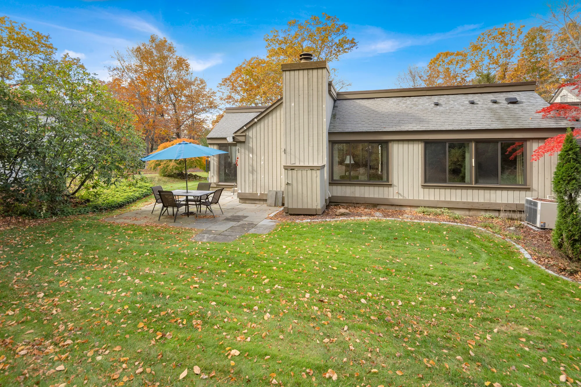 Property Slideshow image 4 of 25 | 7 heritage crst b, Southbury, CT, 06488