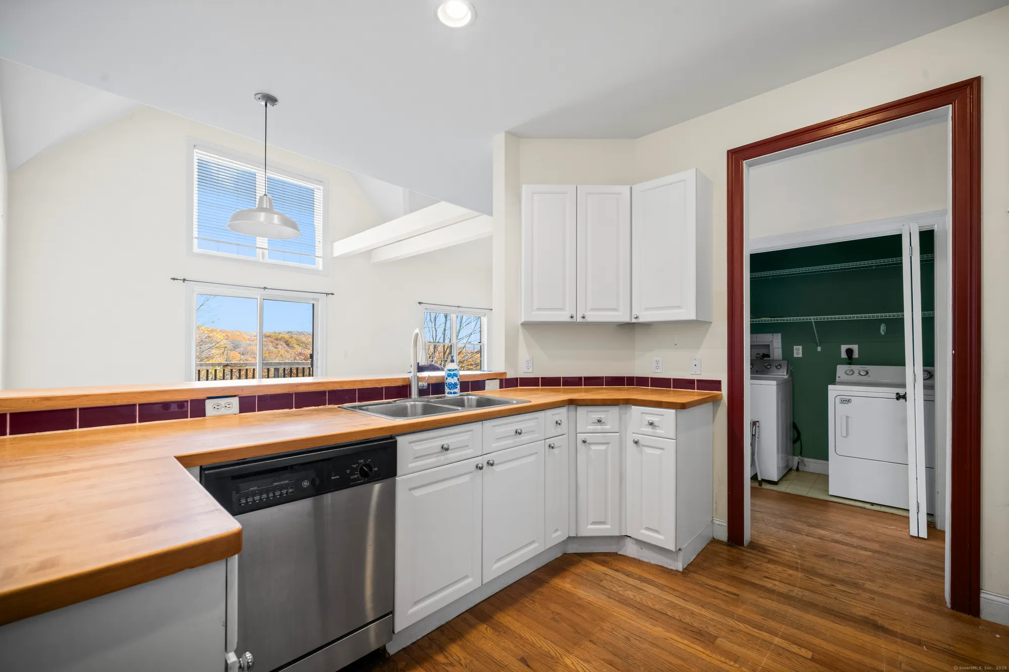 Property Slideshow image 9 of 39 | 12 heron view rd # 12, New Fairfield, CT, 06812