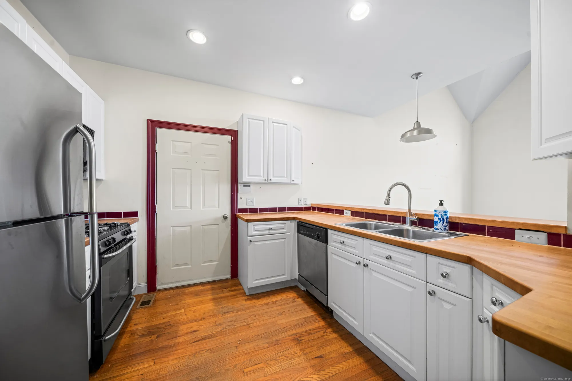 Property Slideshow image 10 of 39 | 12 heron view rd # 12, New Fairfield, CT, 06812