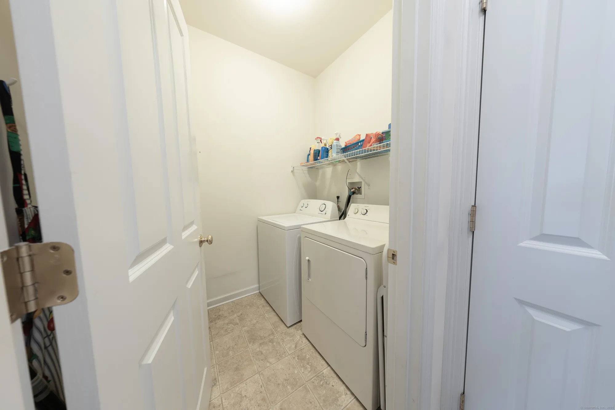 Property Slideshow image 7 of 29 | 413 mulligan dr # 413, Oxford, CT, 06478