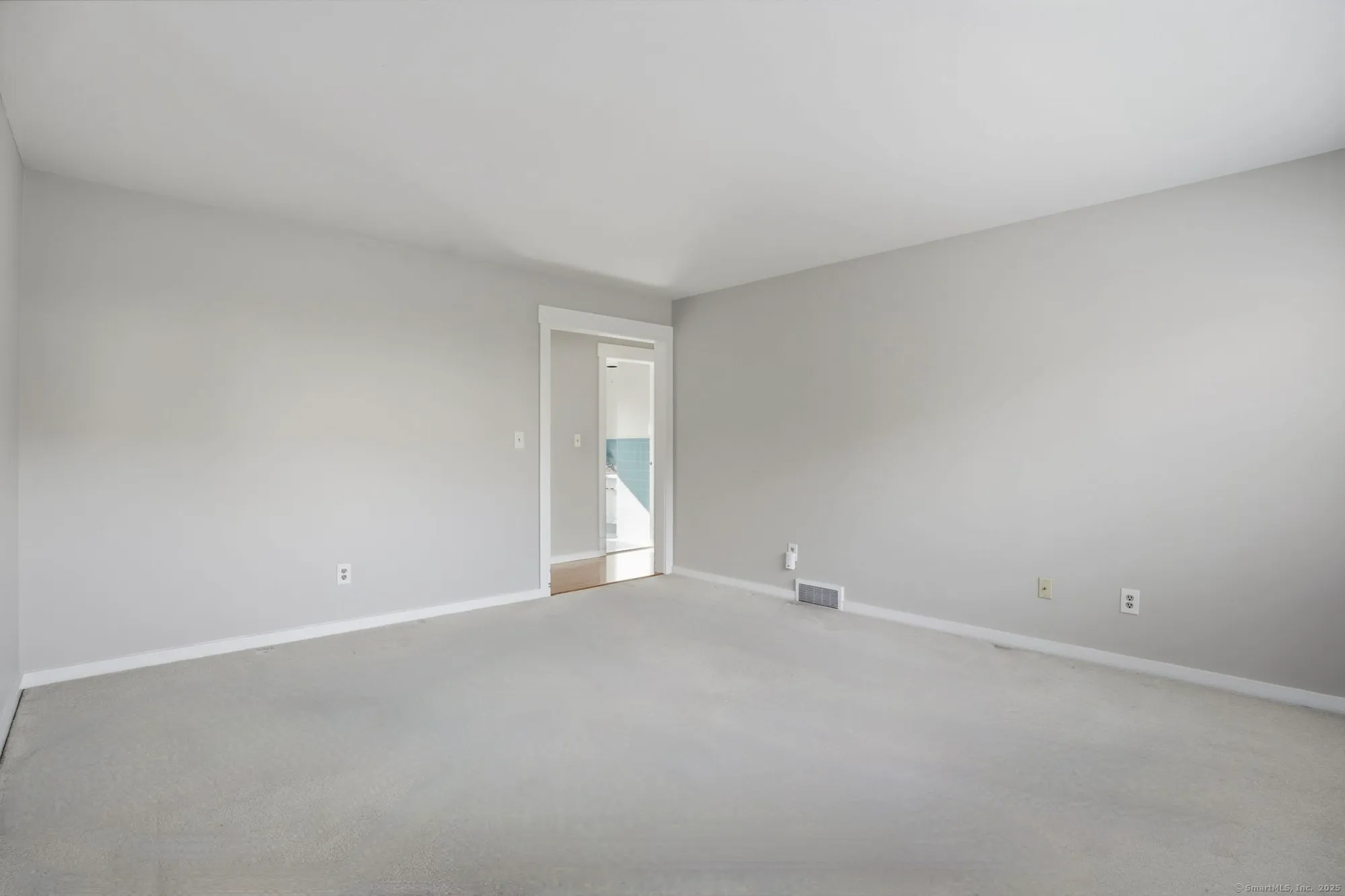 Property Slideshow image 18 of 39 | 375 piute ln b, Stratford, CT, 06614