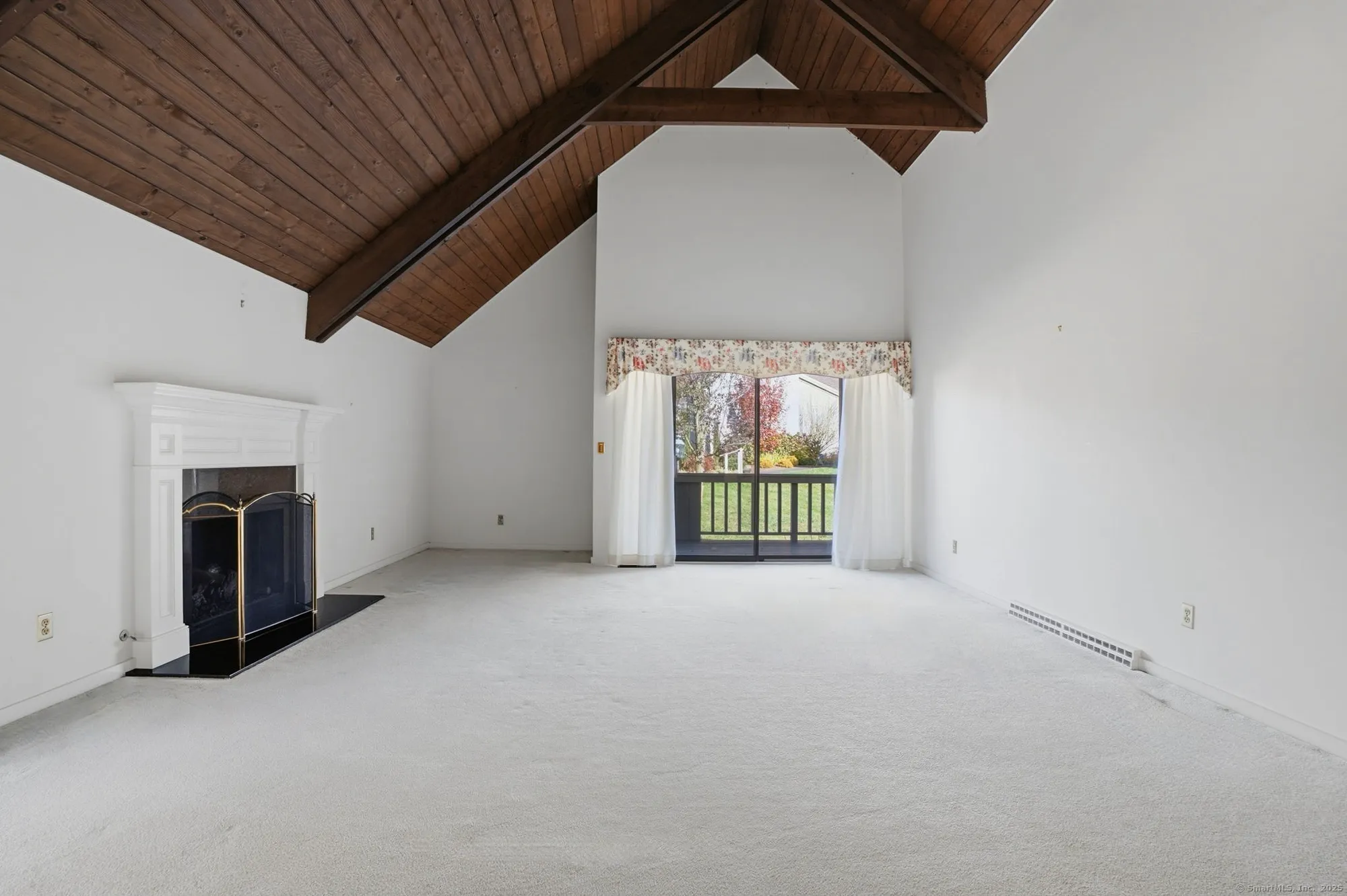 Property Slideshow image 12 of 39 | 375 piute ln b, Stratford, CT, 06614