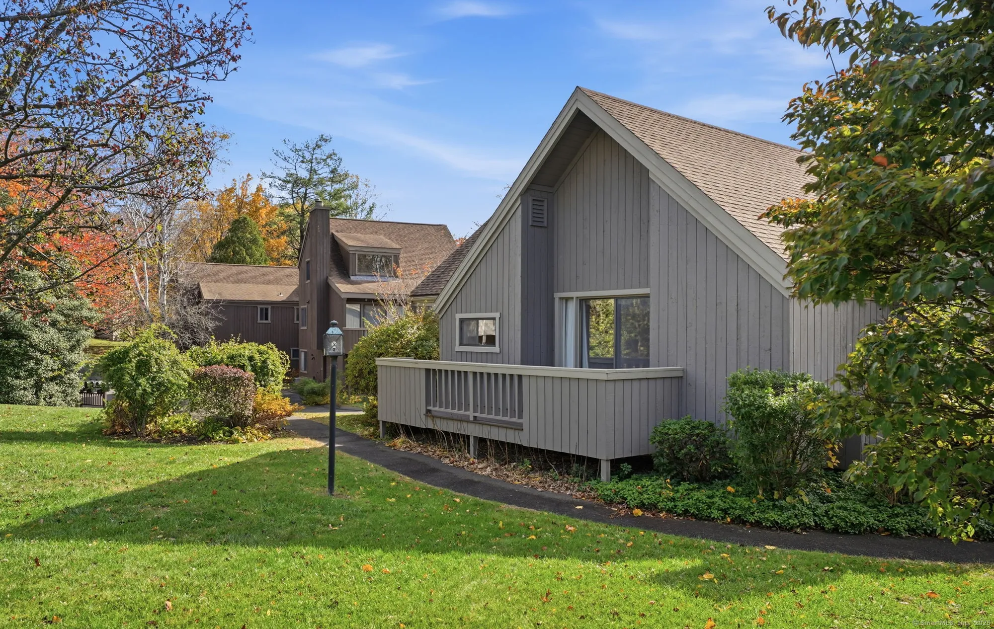 Property Slideshow image 2 of 39 | 375 piute ln b, Stratford, CT, 06614