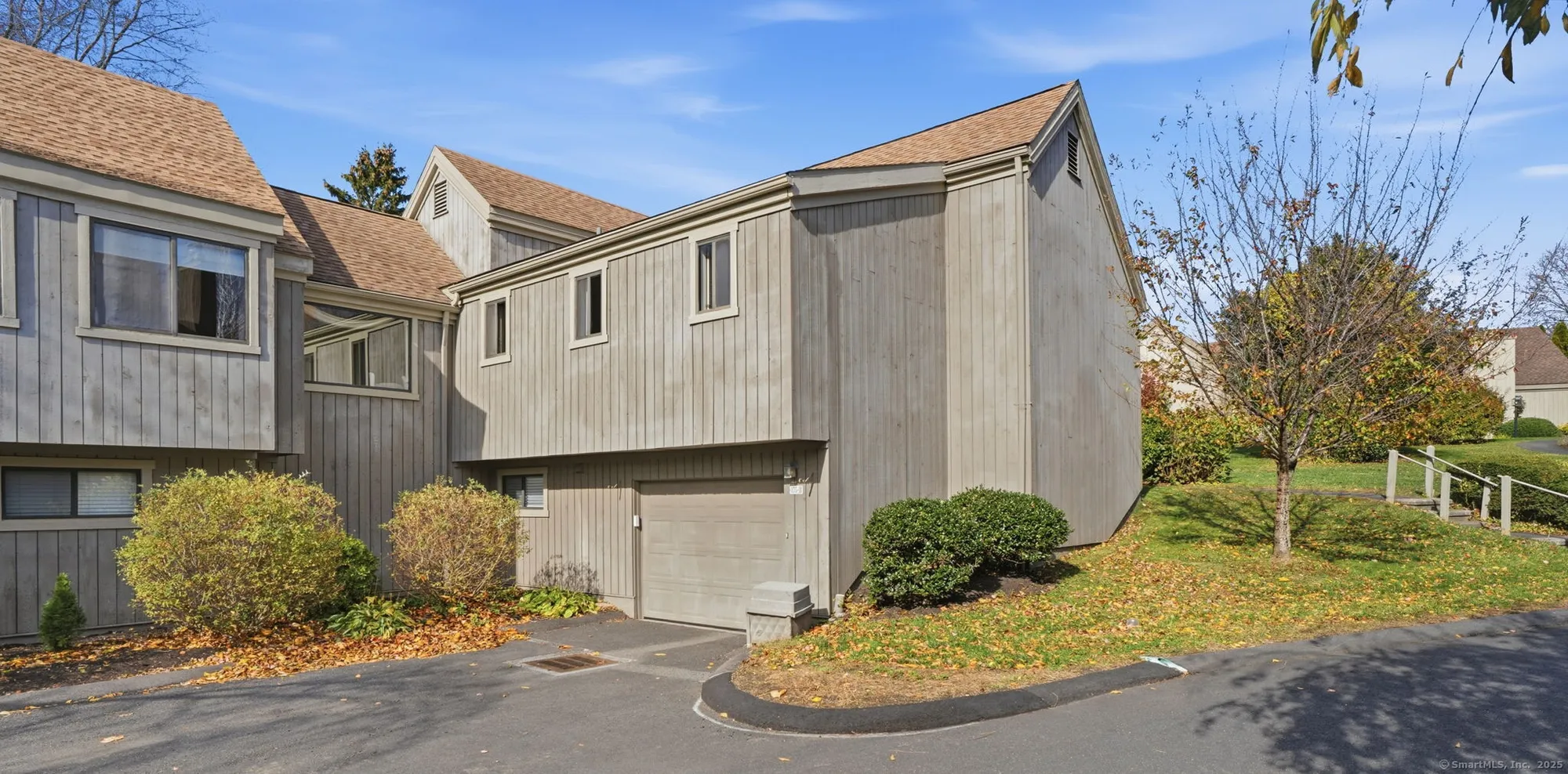 Property Slideshow image 5 of 39 | 375 piute ln b, Stratford, CT, 06614