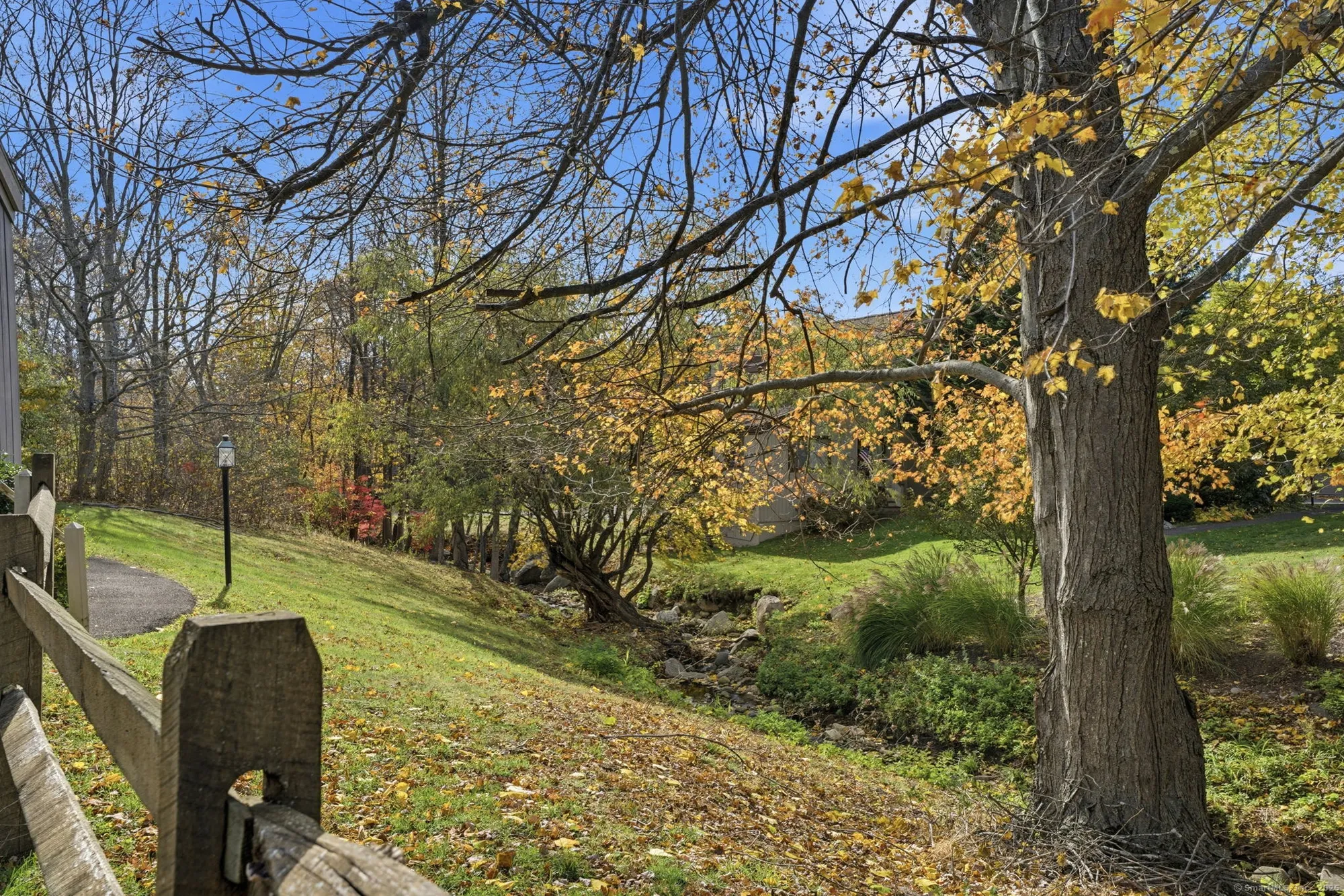 Property Slideshow image 9 of 39 | 375 piute ln b, Stratford, CT, 06614