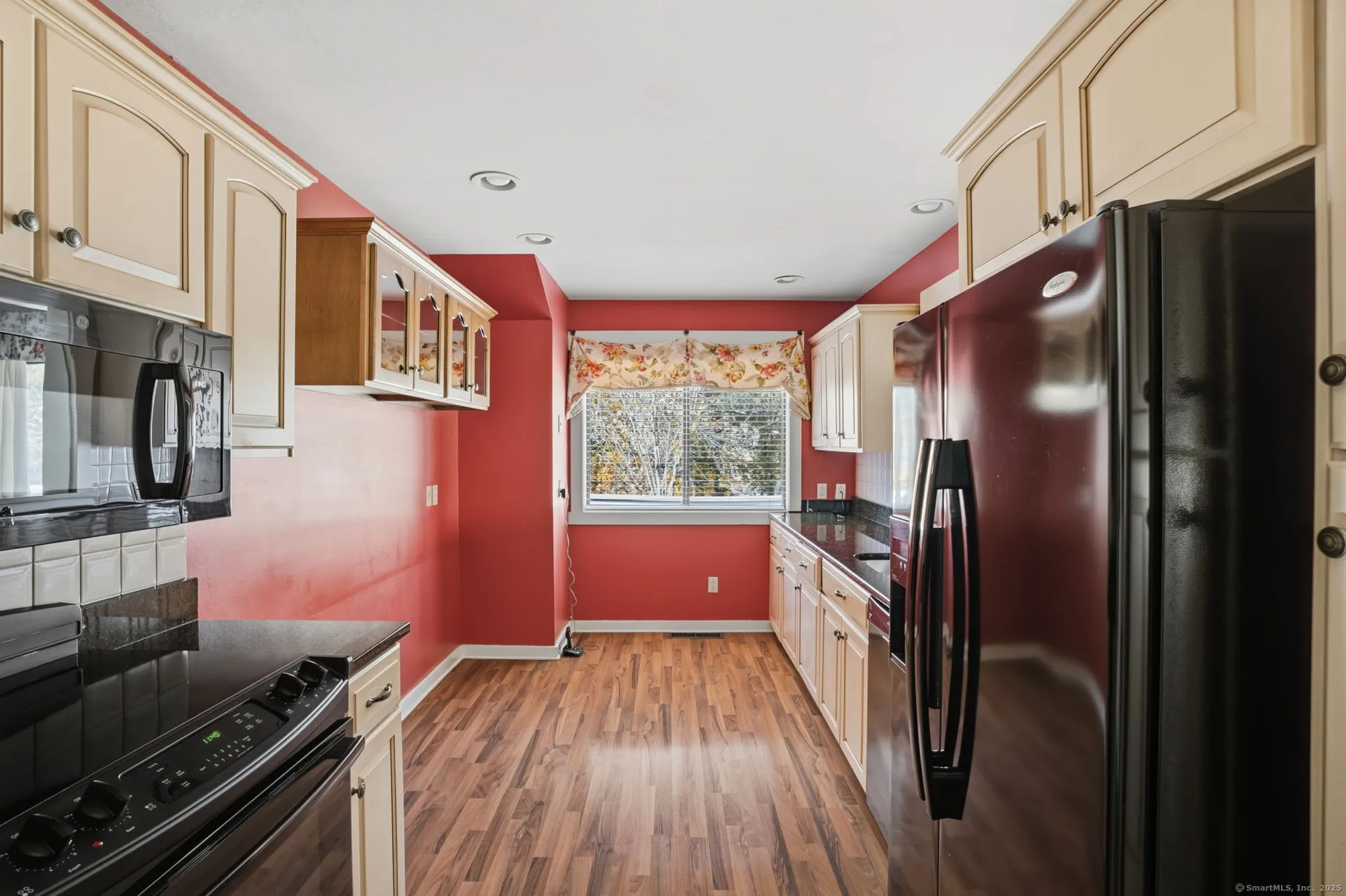 Property Slideshow image 15 of 39 | 375 piute ln b, Stratford, CT, 06614