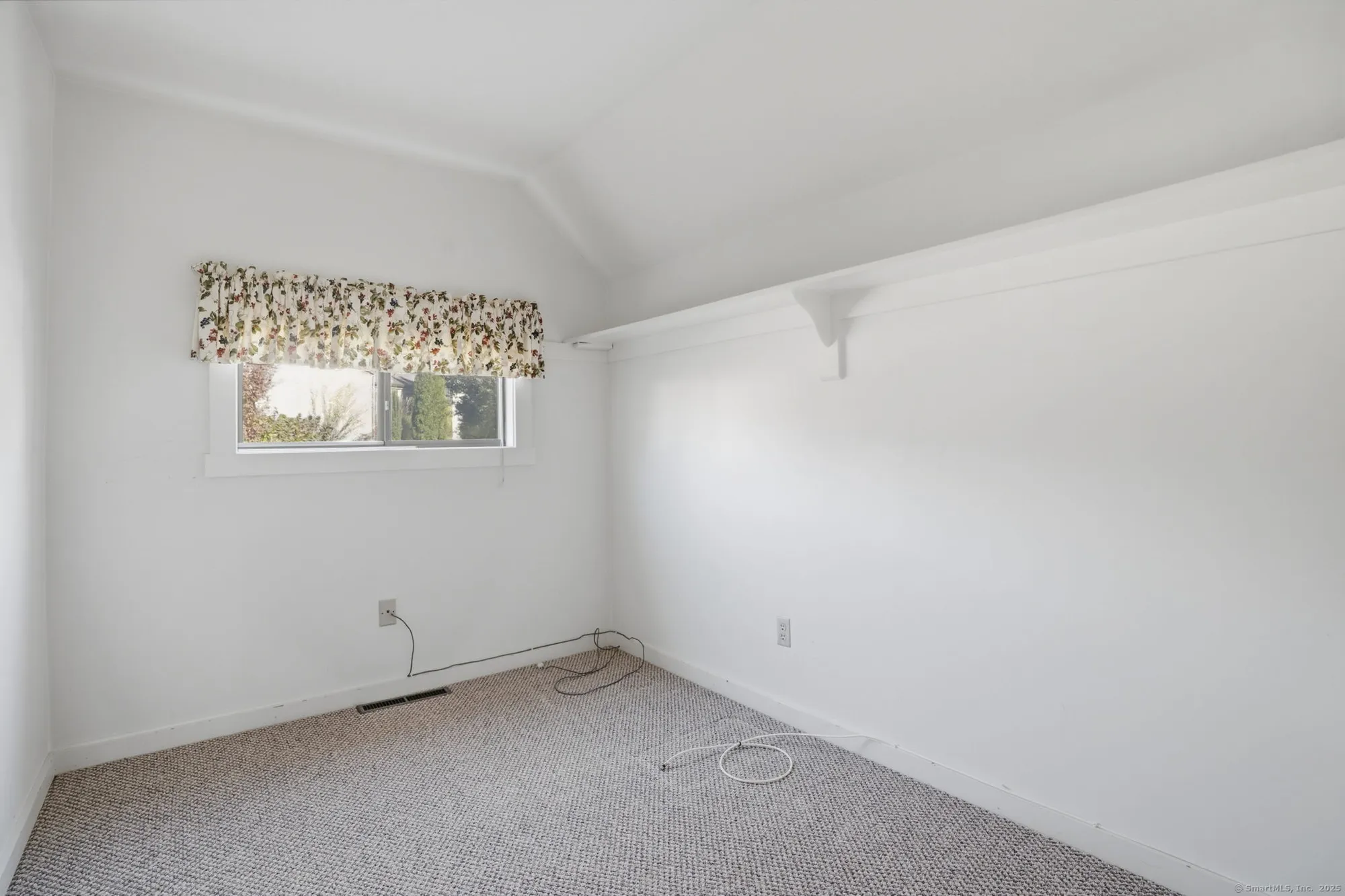 Property Slideshow image 24 of 39 | 375 piute ln b, Stratford, CT, 06614