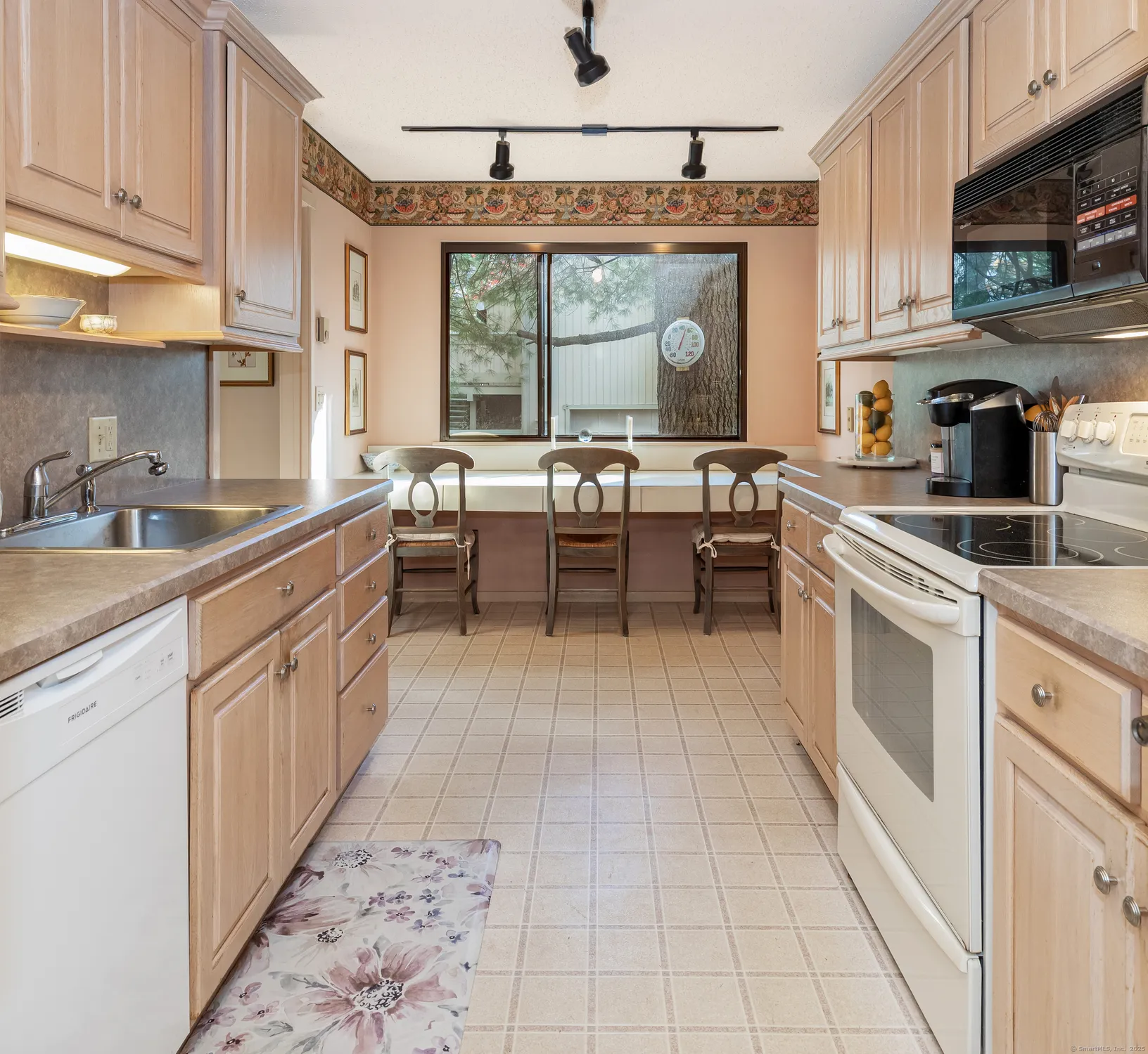 Property Slideshow image 4 of 19 | 701 heritage vlg b, Southbury, CT, 06488