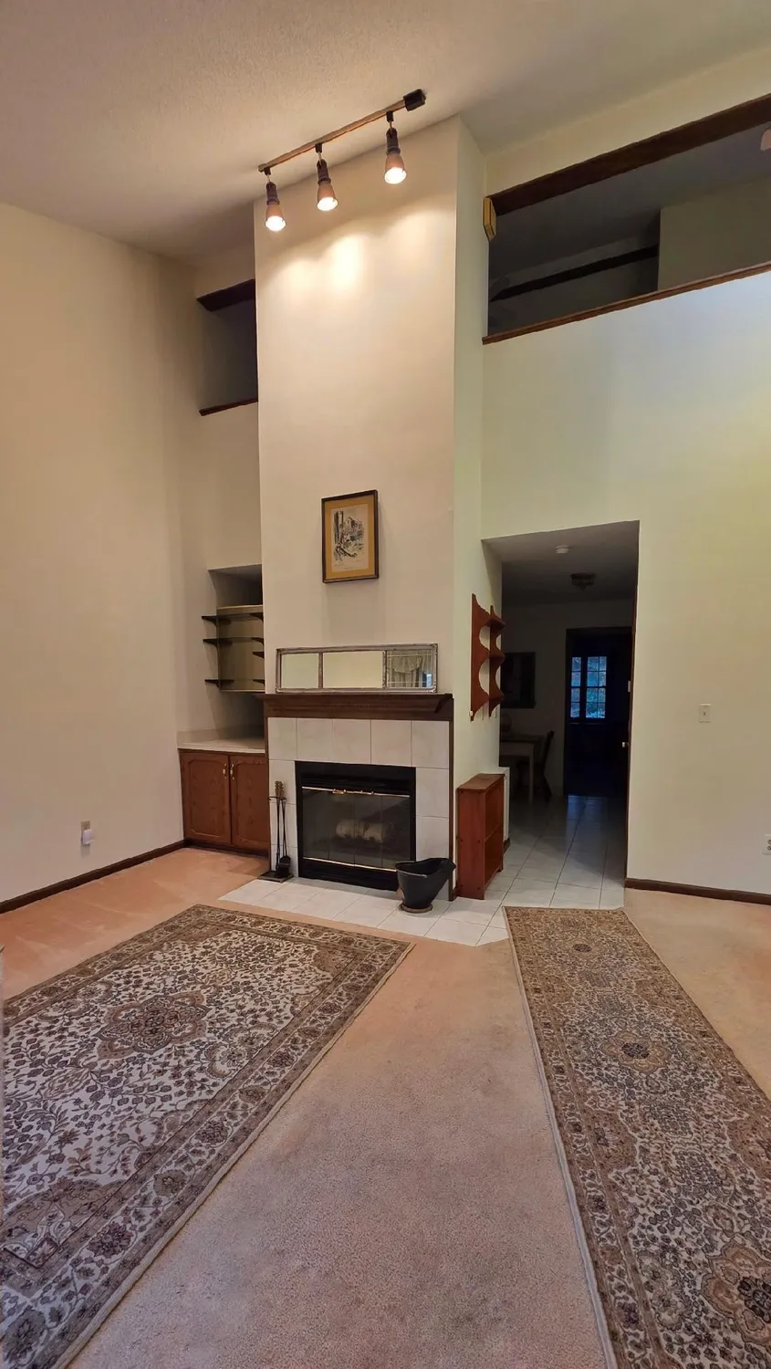 Property Slideshow image 5 of 14 | 373 lakeview dr # 373, Southington, CT, 06489