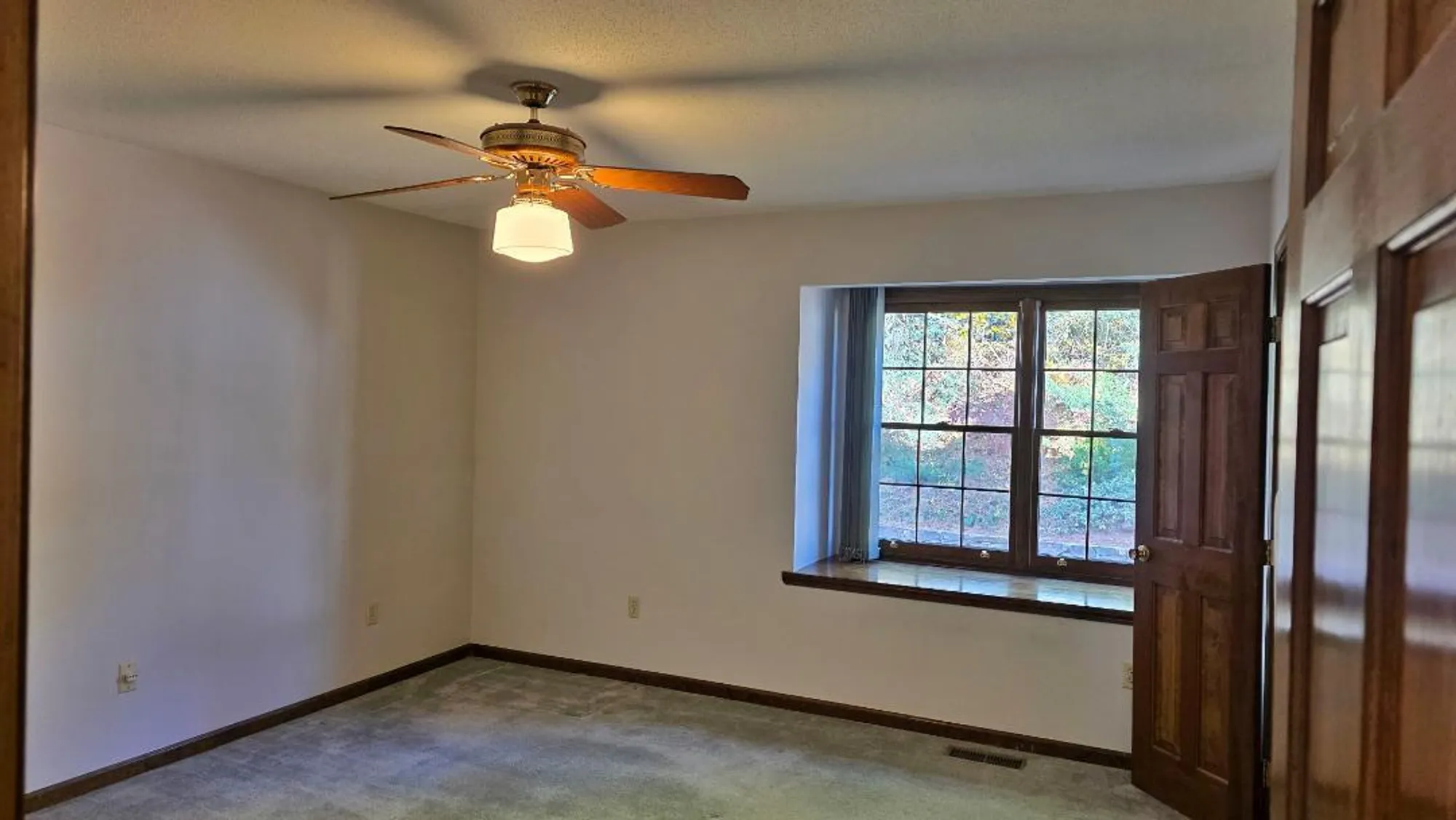 Property Slideshow image 10 of 14 | 373 lakeview dr # 373, Southington, CT, 06489