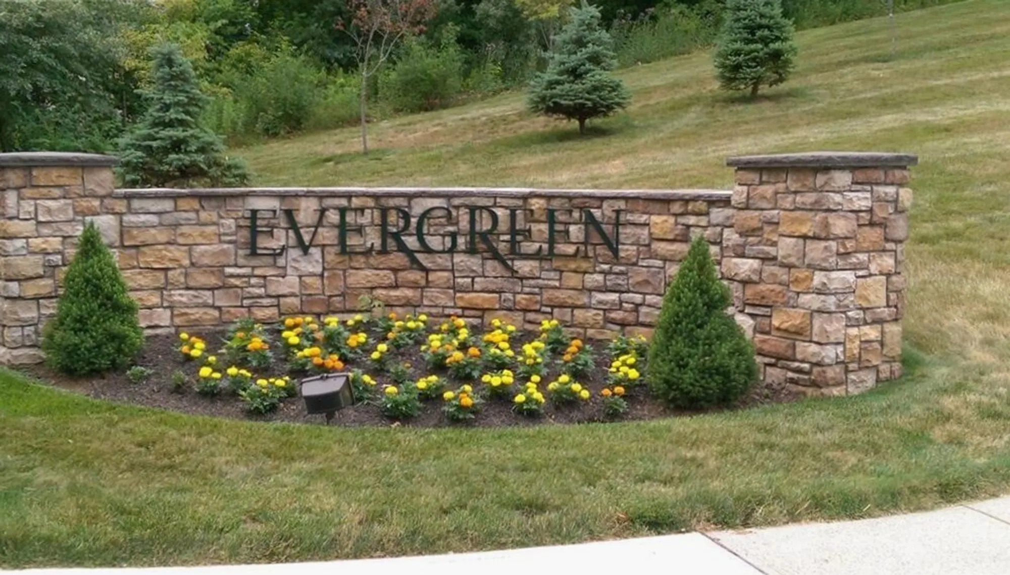 Property Slideshow image 6 of 9 | 2 gatesville ln # 6, Cromwell, CT, 06416