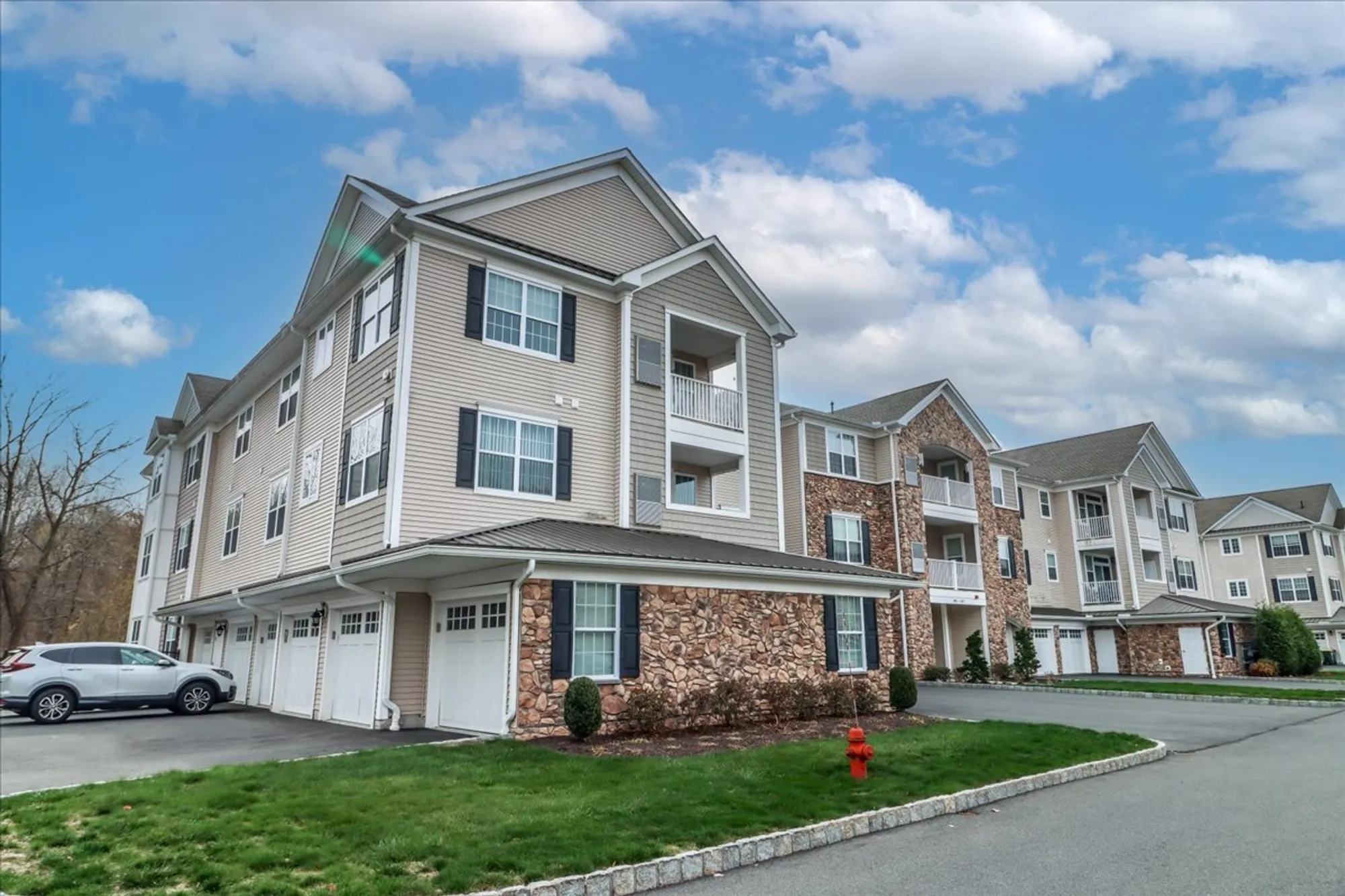 Property Slideshow image 3 of 38 | 433 brookside ct 433, Newtown, CT, 06470