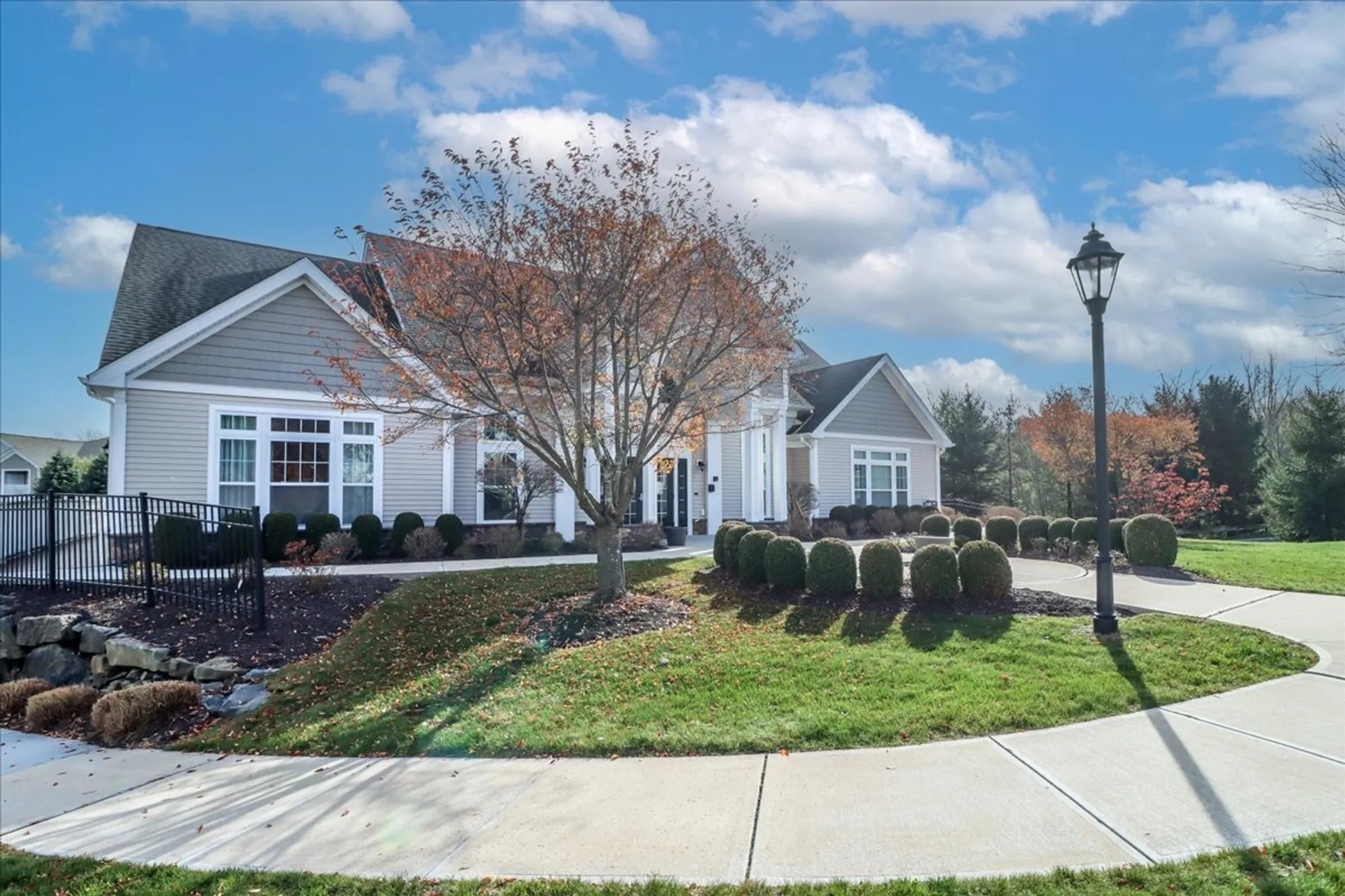 Property Slideshow image 34 of 38 | 433 brookside ct 433, Newtown, CT, 06470