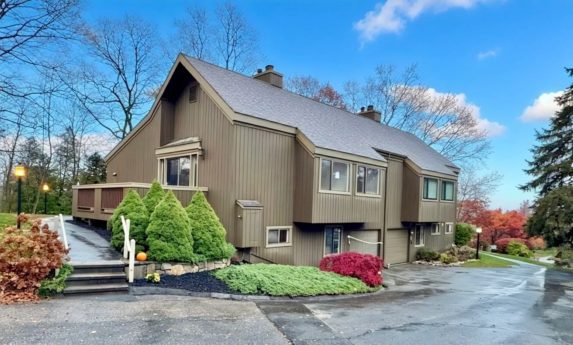 Property Slideshow image 1 of 31 | 164 bison ln a, Stratford, CT, 06614