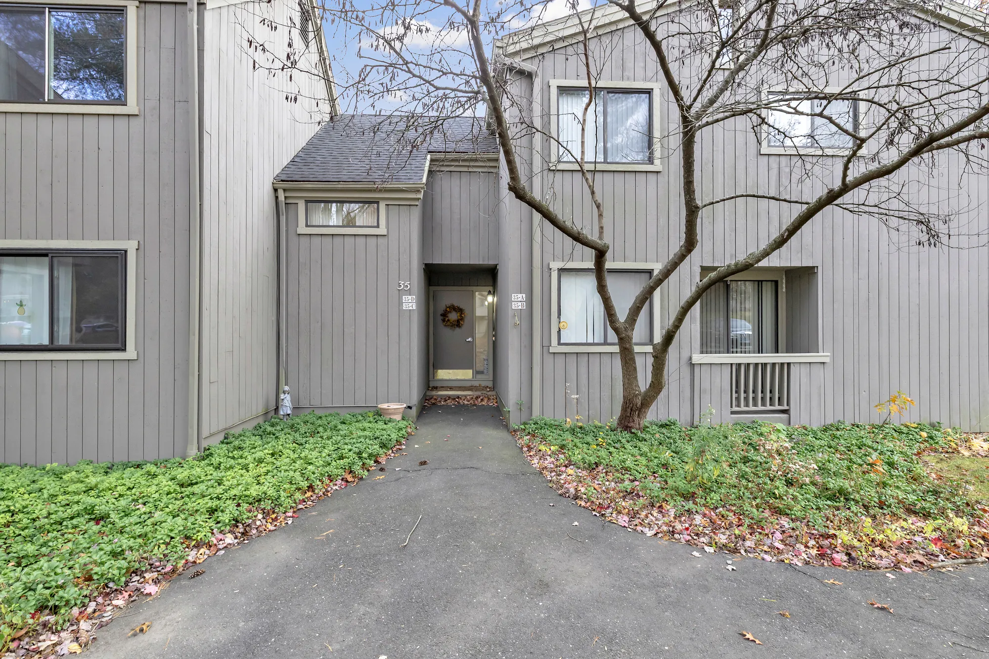 Property Slideshow image 3 of 40 | 35 algonquin ln d, Stratford, CT, 06614