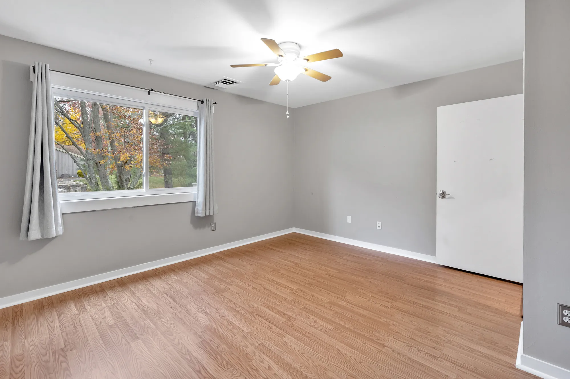 Property Slideshow image 13 of 40 | 35 algonquin ln d, Stratford, CT, 06614