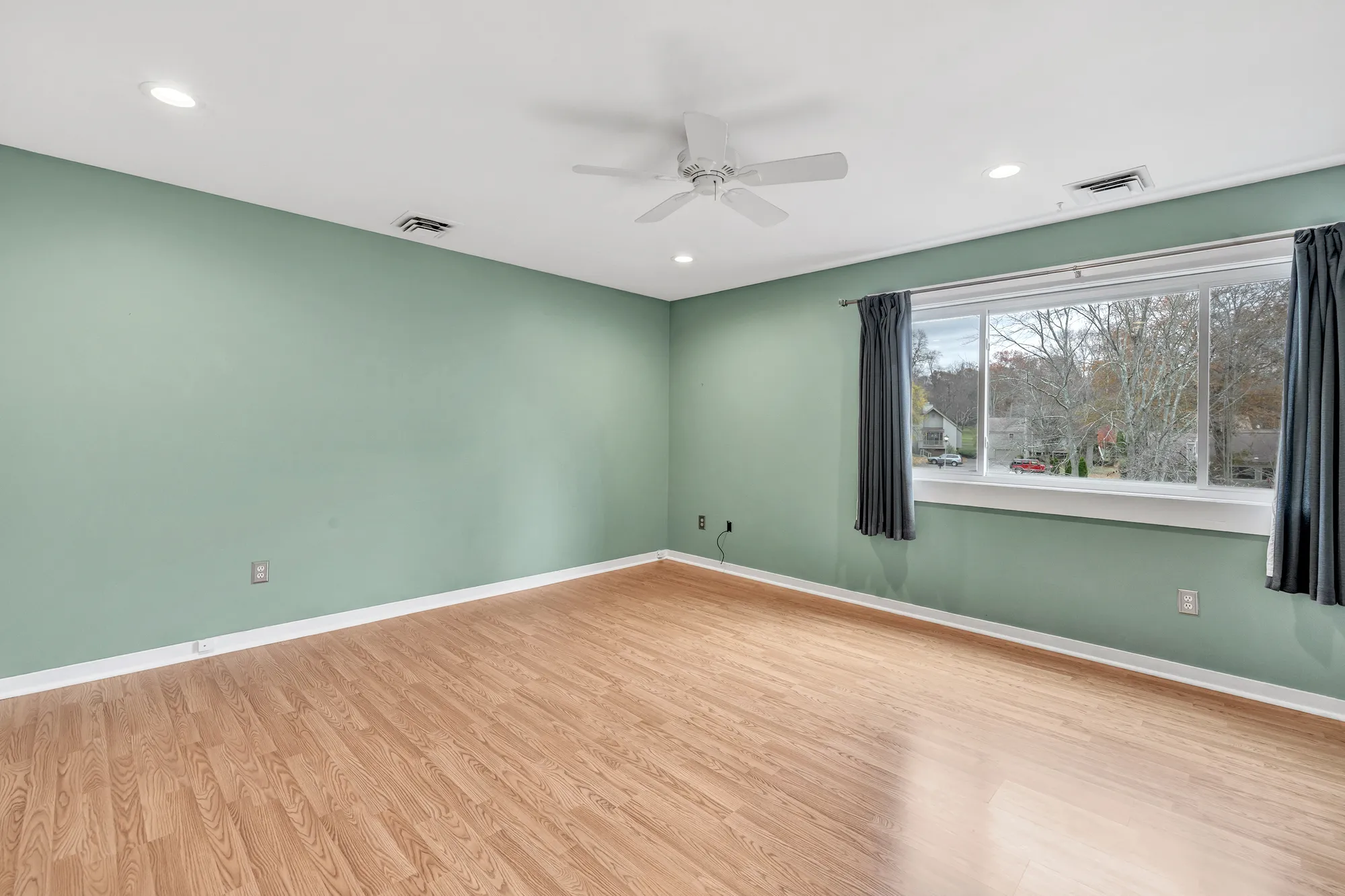 Property Slideshow image 19 of 40 | 35 algonquin ln d, Stratford, CT, 06614