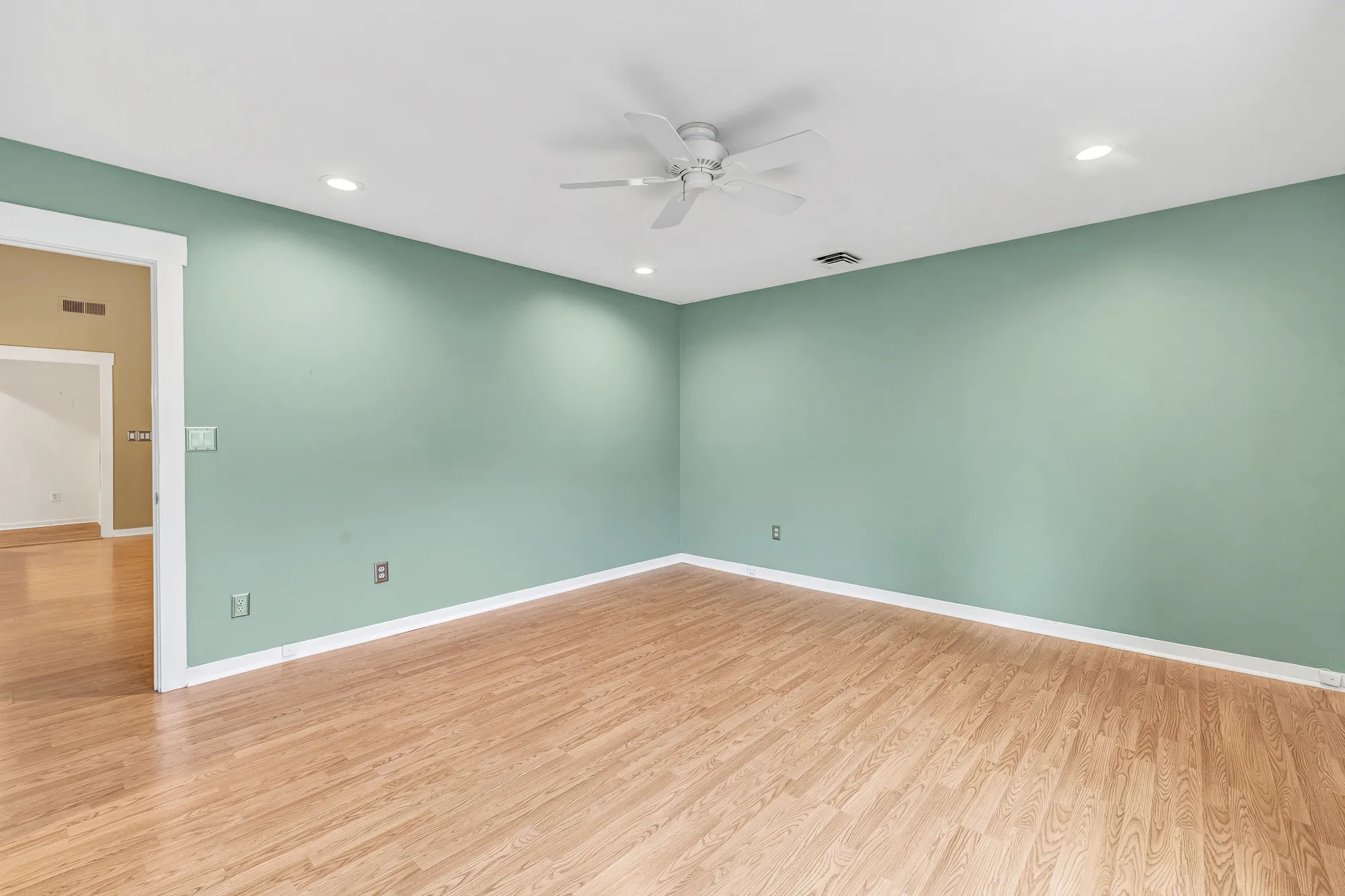 Property Slideshow image 20 of 40 | 35 algonquin ln d, Stratford, CT, 06614