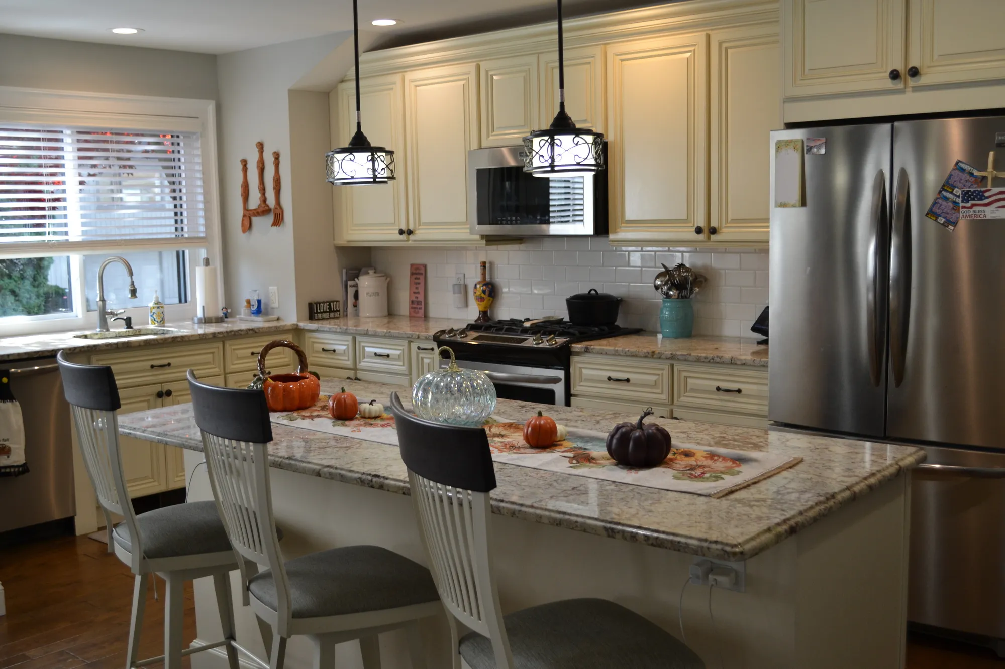 Property Slideshow image 4 of 24 | 289 agawam dr b, Stratford, CT, 06614