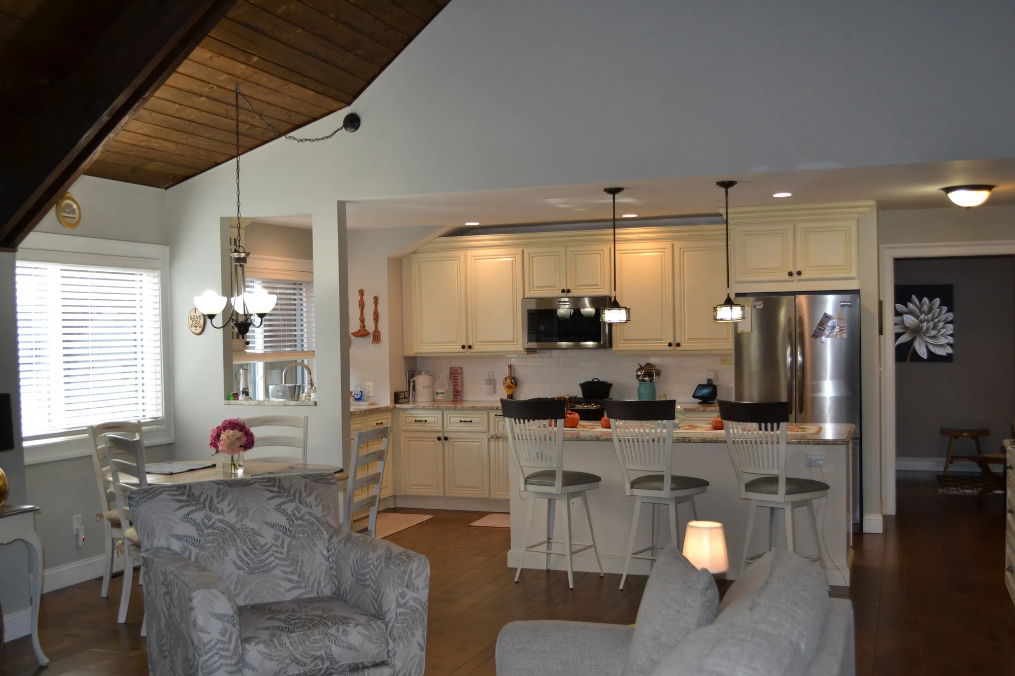 Property Slideshow image 3 of 24 | 289 agawam dr b, Stratford, CT, 06614