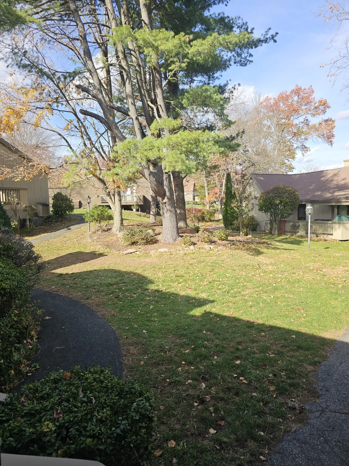 Property Slideshow image 1 of 24 | 289 agawam dr b, Stratford, CT, 06614