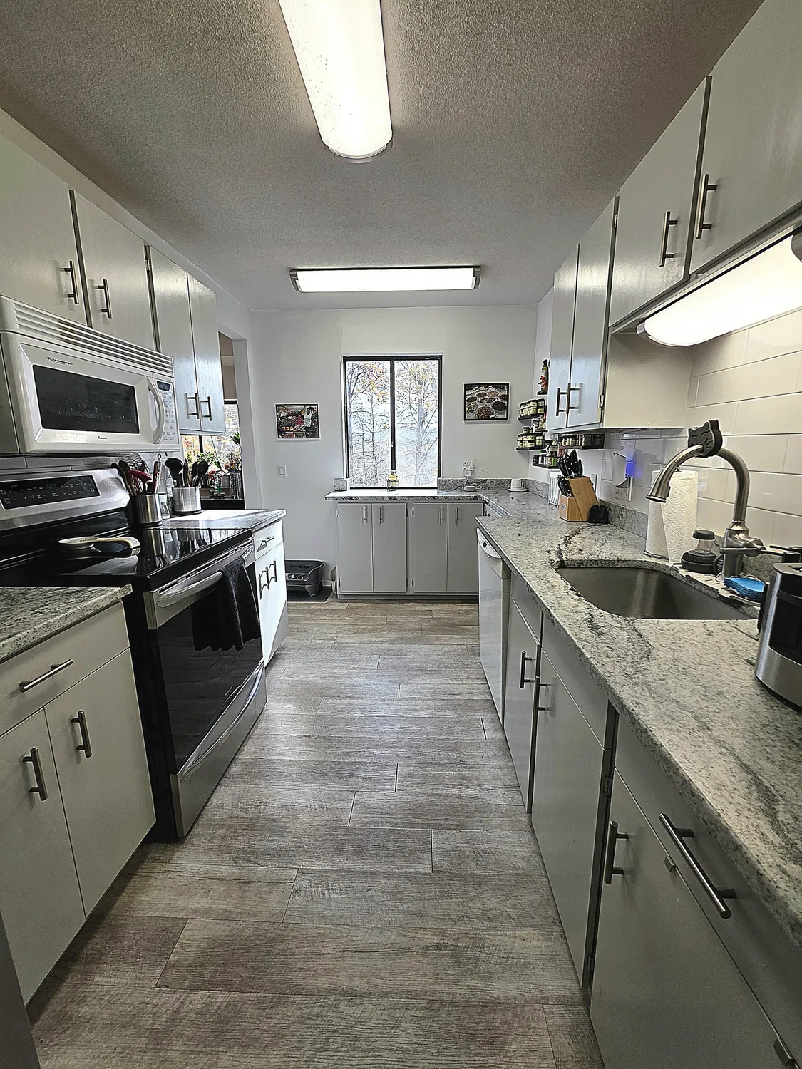 Property Slideshow image 19 of 39 | 39 heritage vlg c, Southbury, CT, 06488