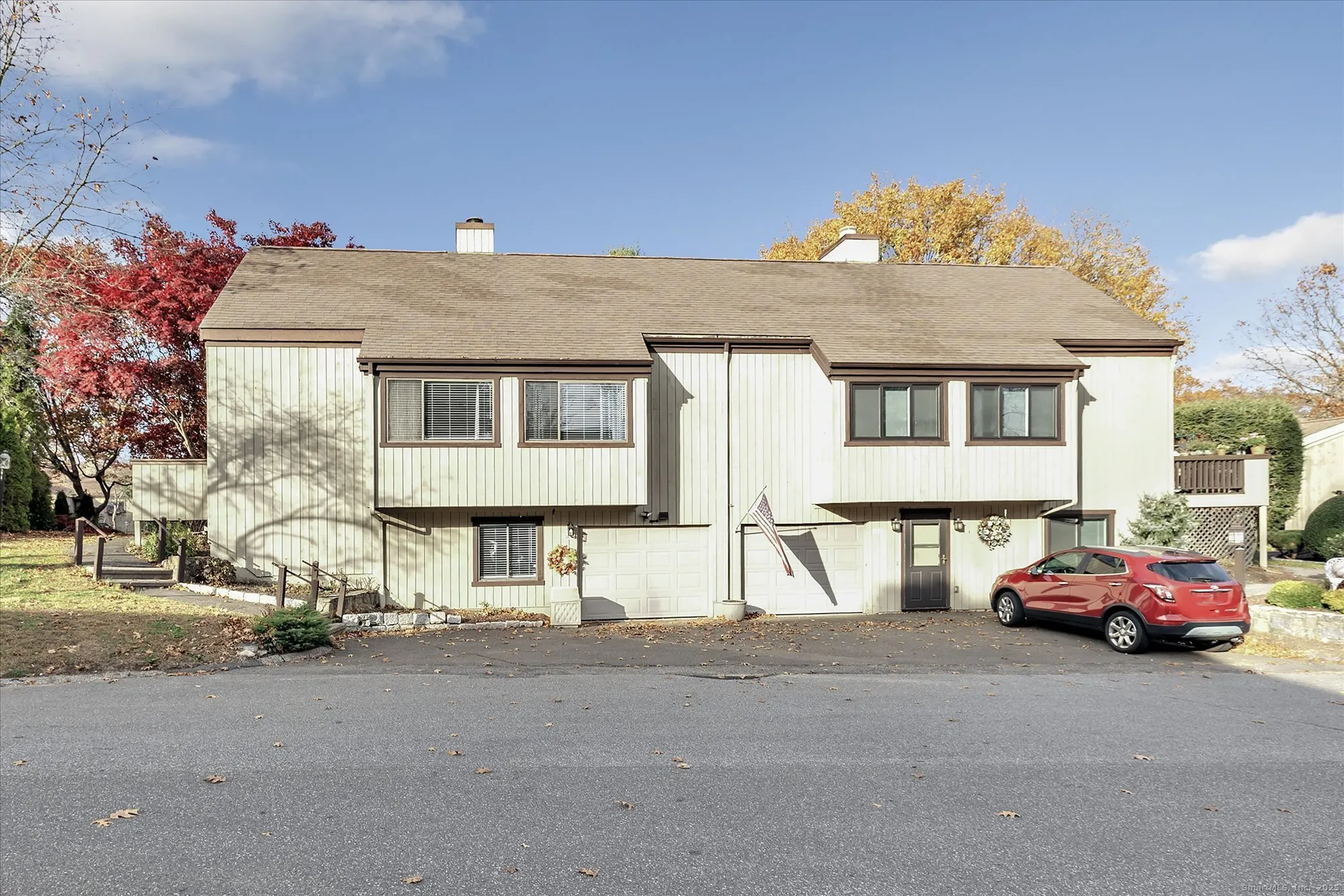 Property Slideshow image 2 of 33 | 516 opa ln a, Stratford, CT, 06614