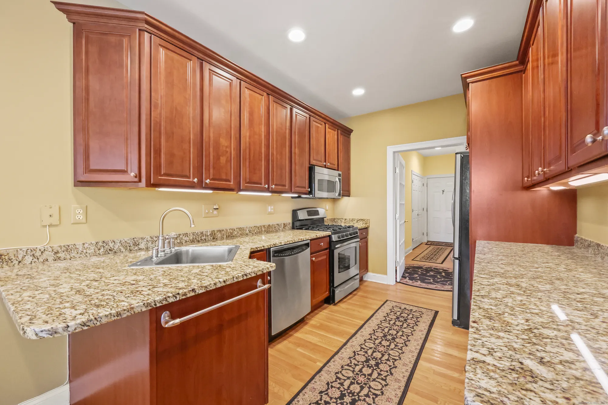 Property Slideshow image 11 of 35 | 8 kenington rd # 8, Avon, CT, 06001