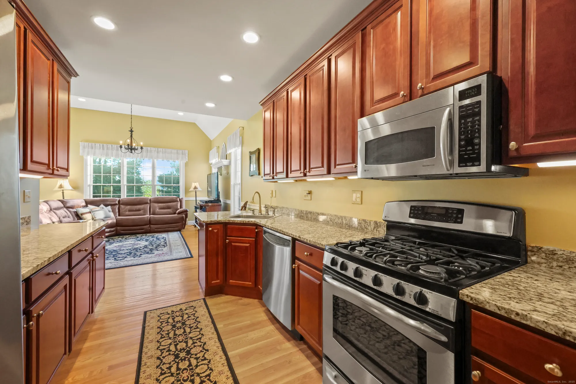 Property Slideshow image 12 of 35 | 8 kenington rd # 8, Avon, CT, 06001
