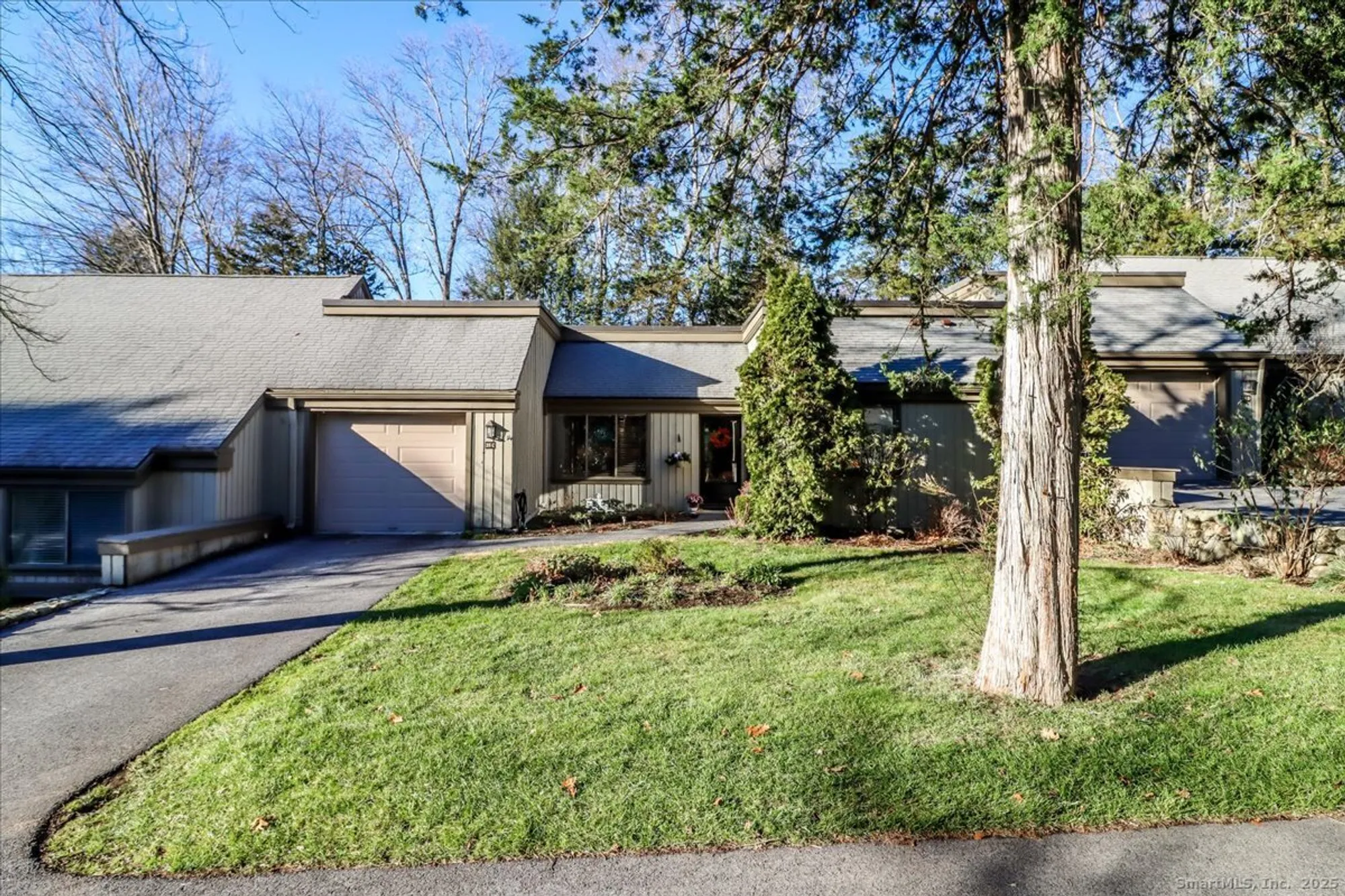 Property Slideshow image 1 of 27 | 25 heritage crst c, Southbury, CT, 06488