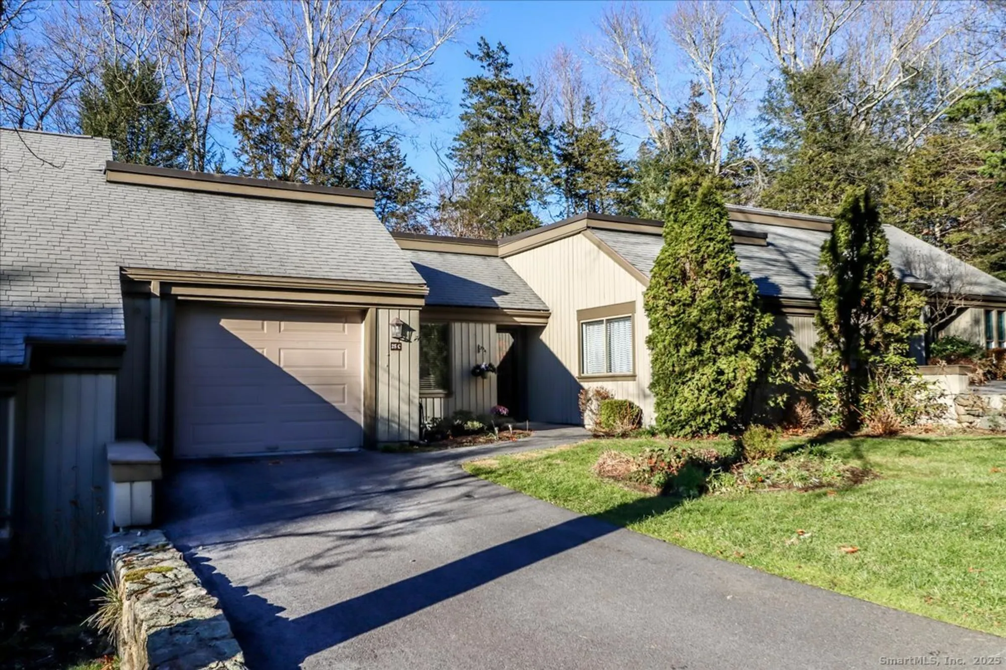 Property Slideshow image 2 of 27 | 25 heritage crst c, Southbury, CT, 06488