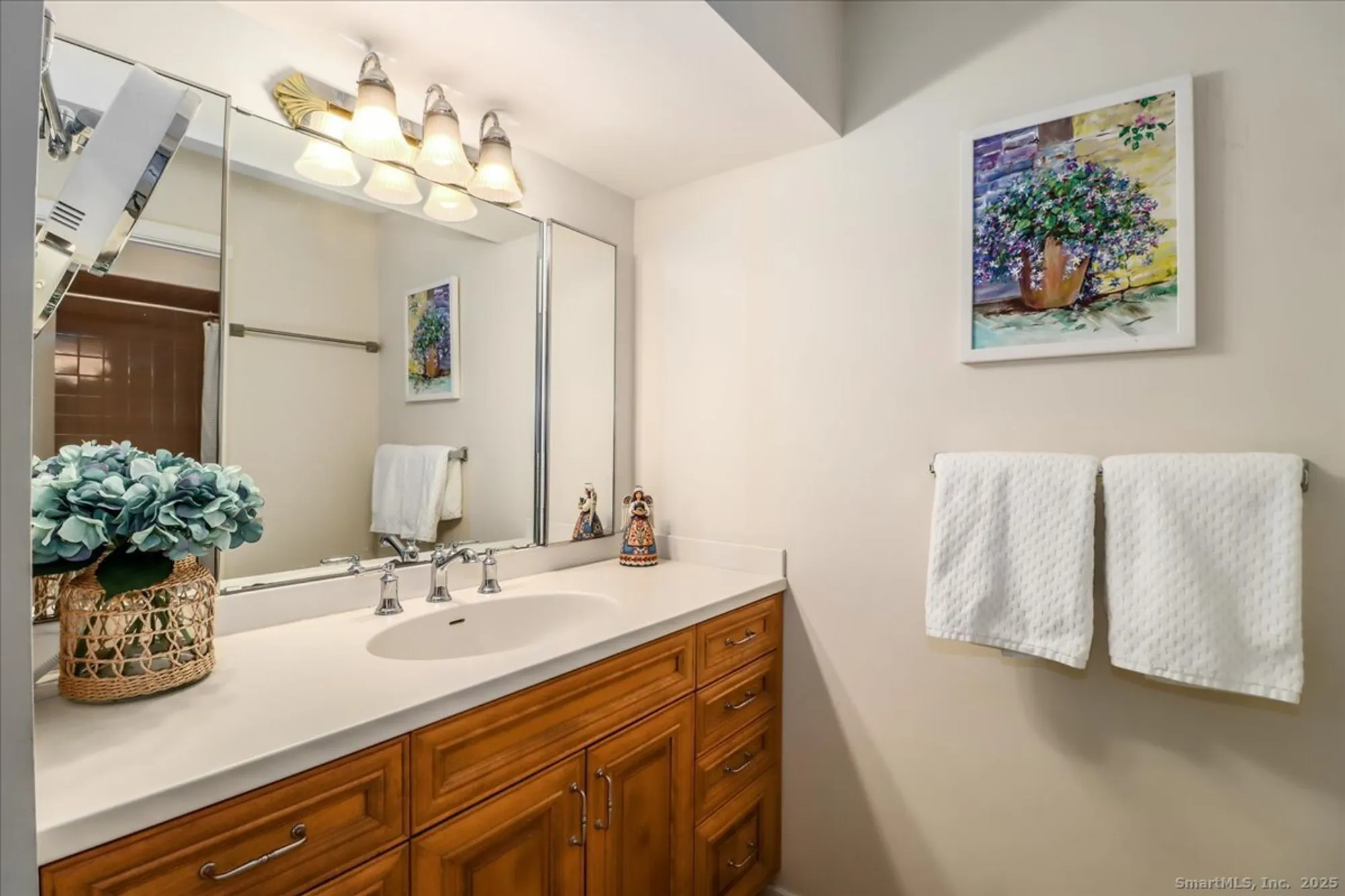 Property Slideshow image 10 of 27 | 25 heritage crst c, Southbury, CT, 06488