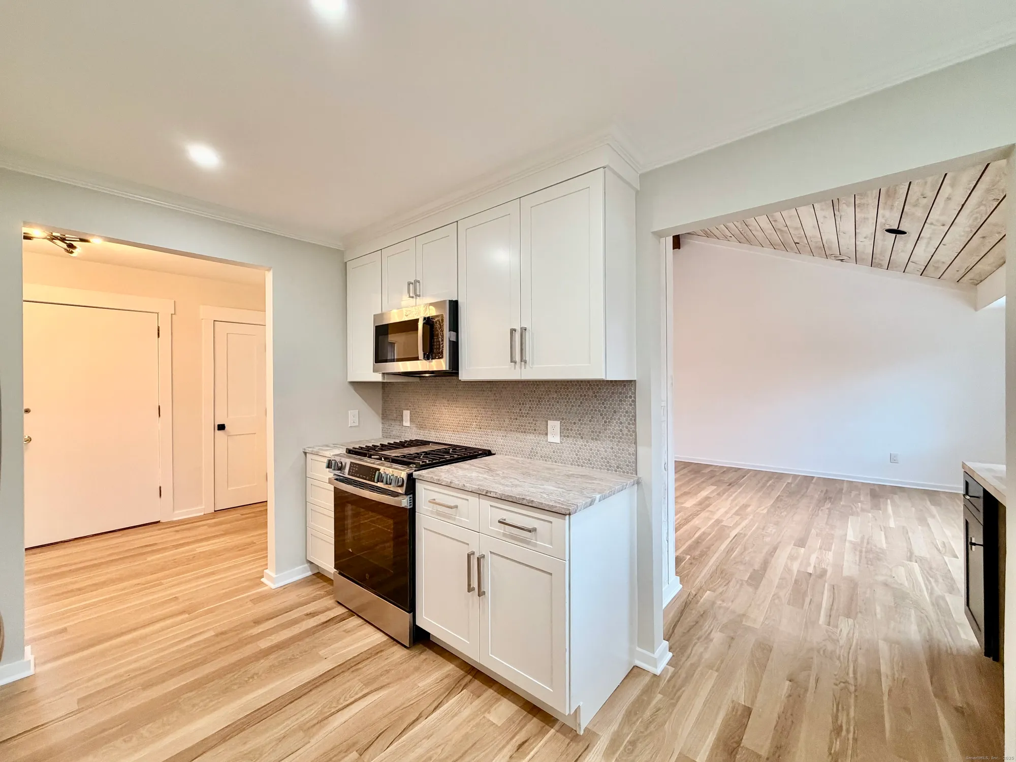 Property Slideshow image 6 of 26 | 133 bannock ln a, Stratford, CT, 06614