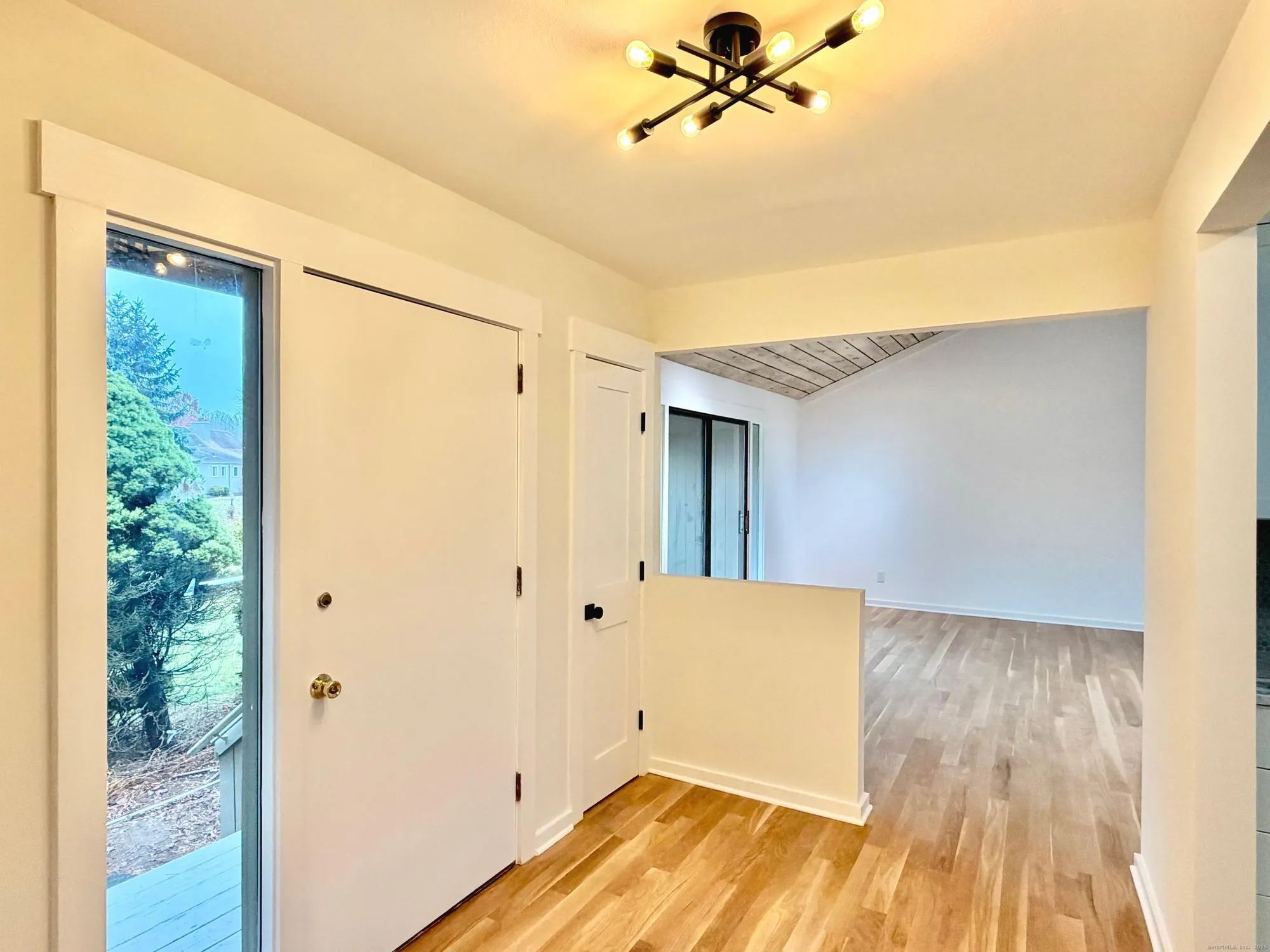 Property Slideshow image 3 of 26 | 133 bannock ln a, Stratford, CT, 06614